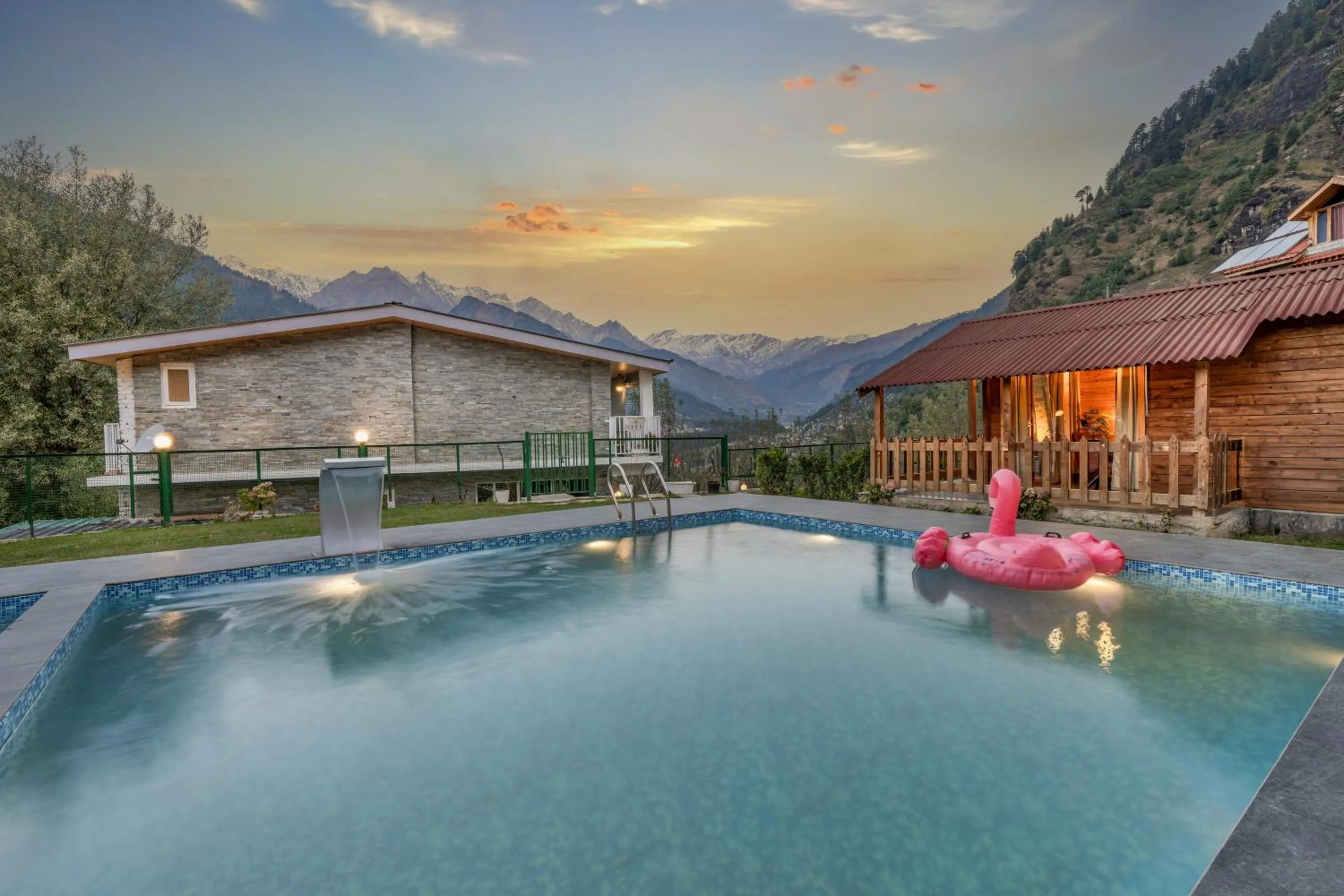 Mountain view in Echor Himalayan Heights Luxe Manali