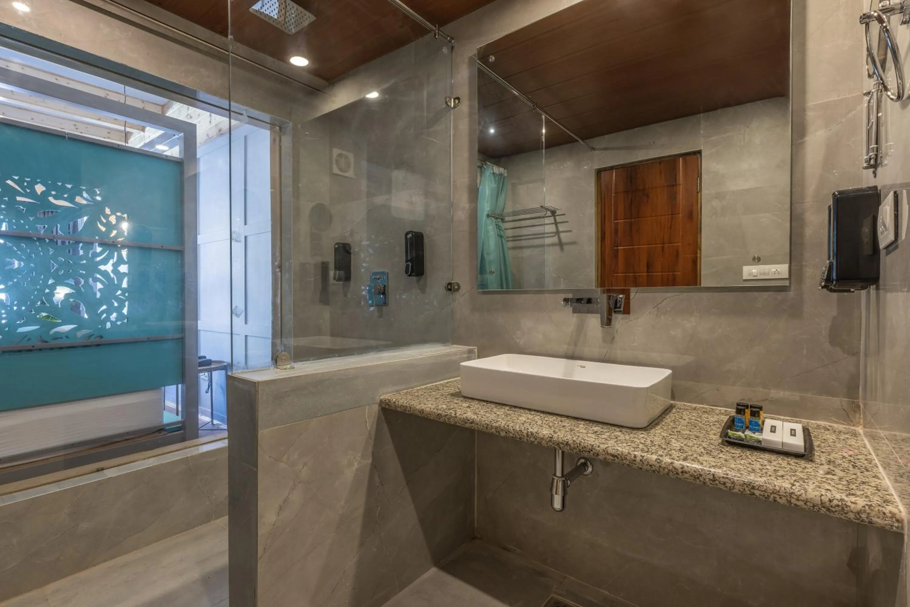 Shower in Echor Himalayan Heights Luxe Manali