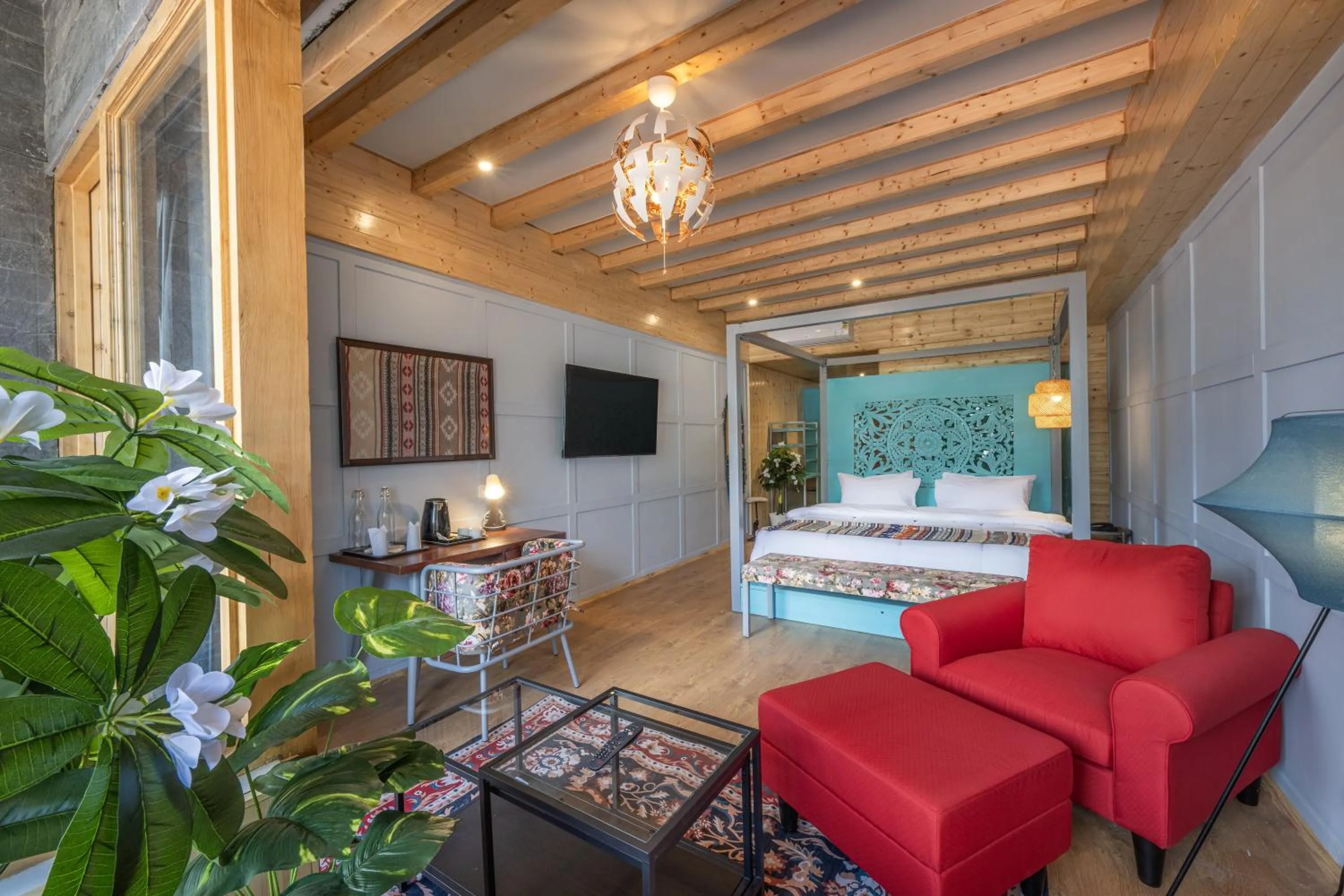 Bed in Echor Himalayan Heights Luxe Manali