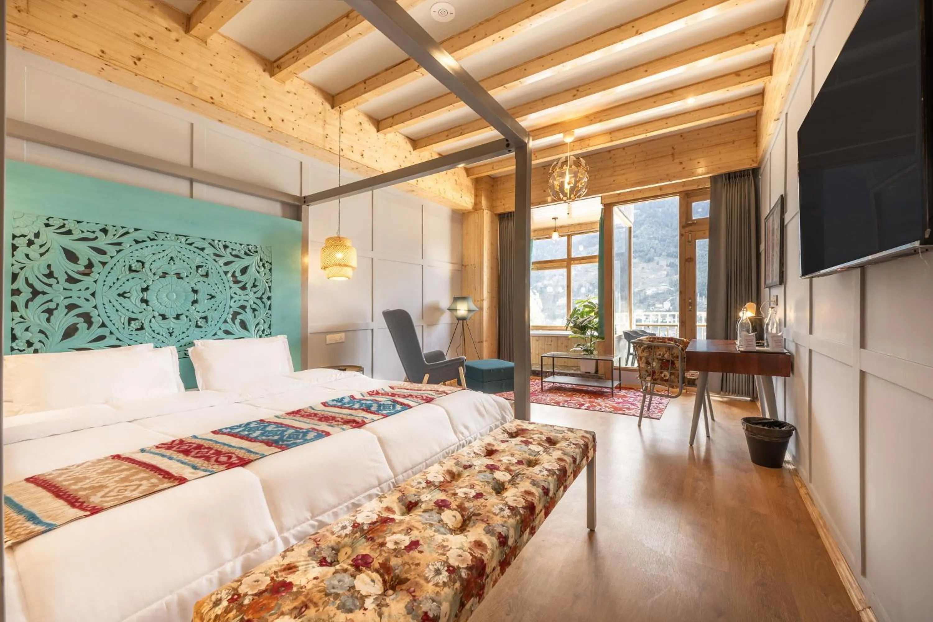 Bed in Echor Himalayan Heights Luxe Manali