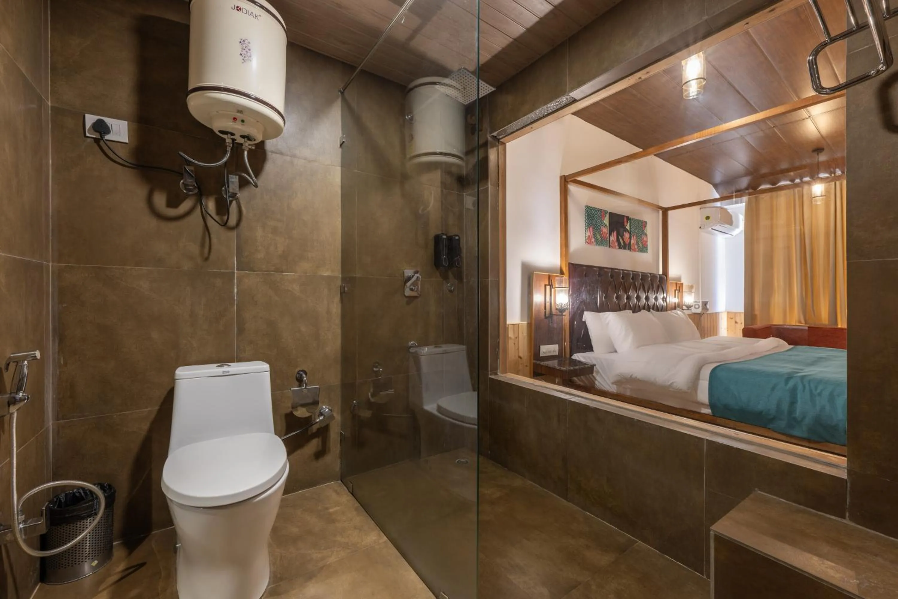 Shower in Echor Himalayan Heights Luxe Resort & Spa, Manali