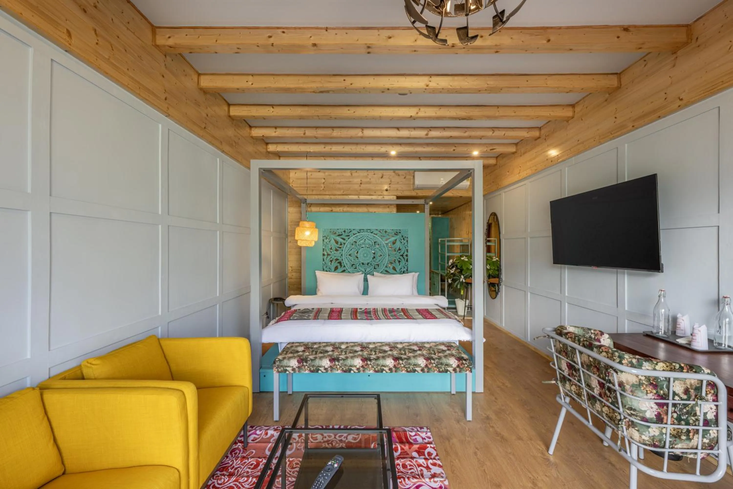 Bed in Echor Himalayan Heights Luxe Manali