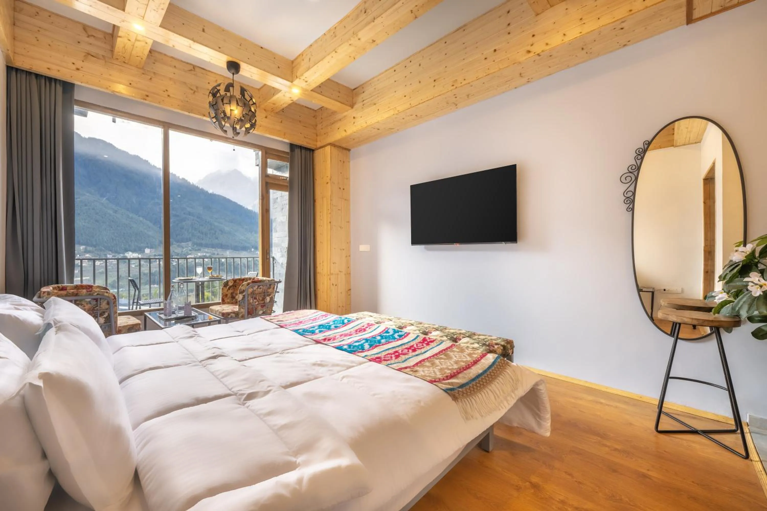 Bed in Echor Himalayan Heights Luxe Manali