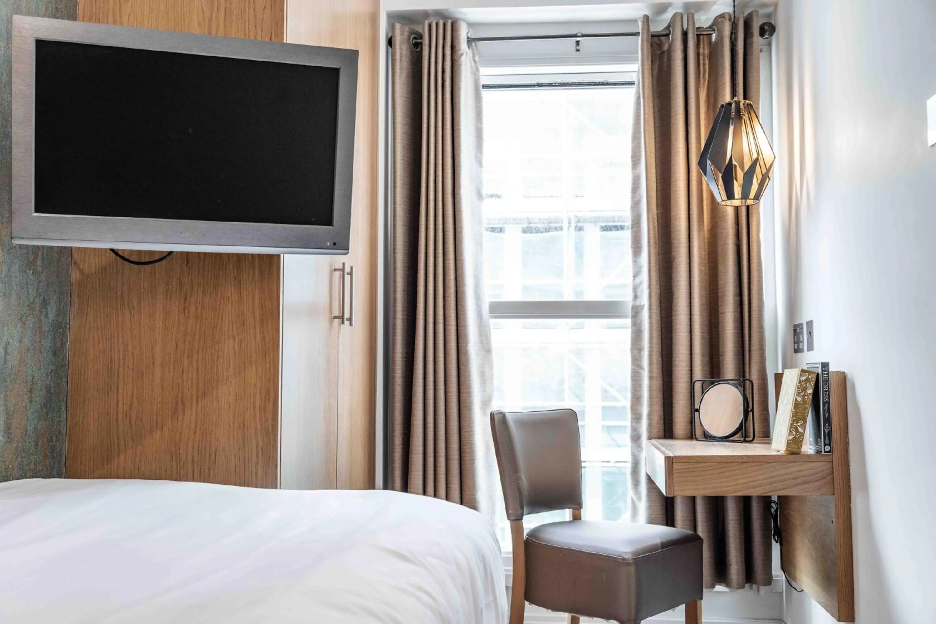 TV and multimedia, Bed in The Jade