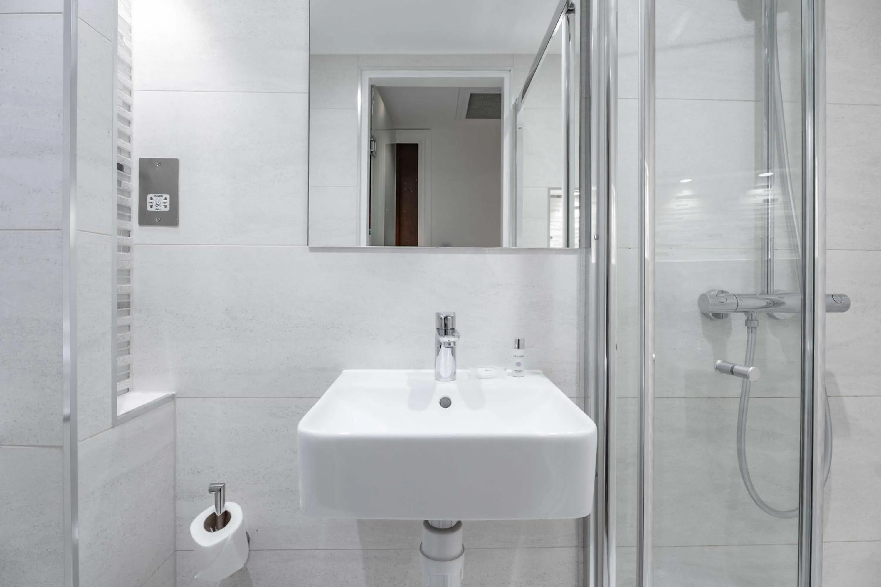 Bathroom in The Jade