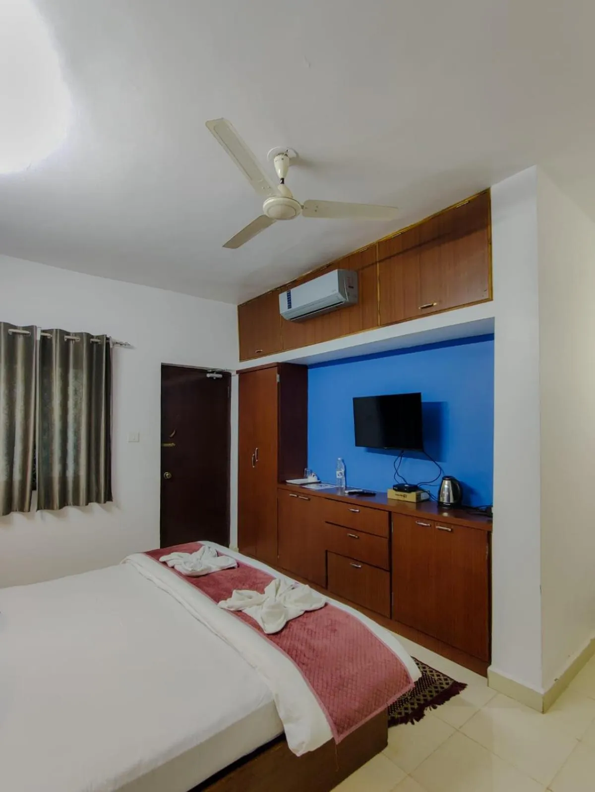 Bed in Vintage Beach Resort