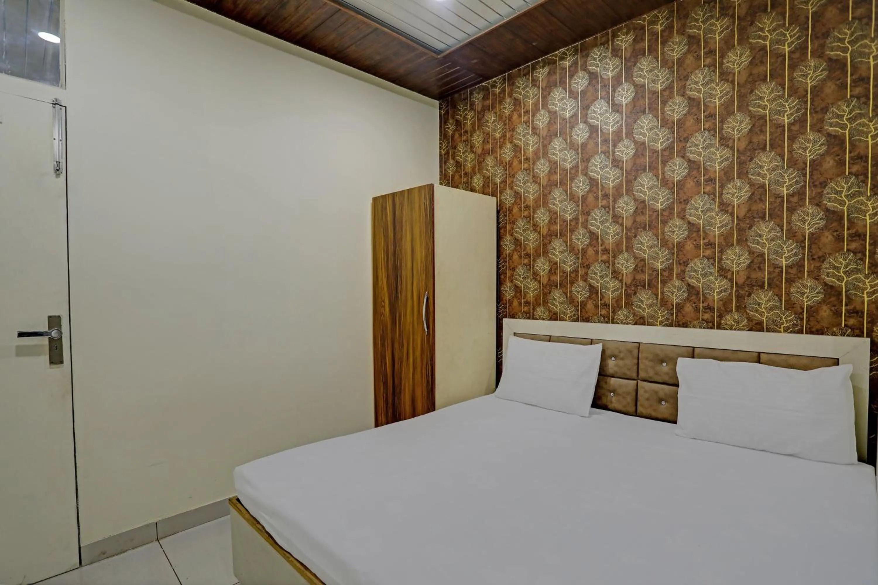 Bedroom, Bed in Hotel O Krishna Guest House & PG