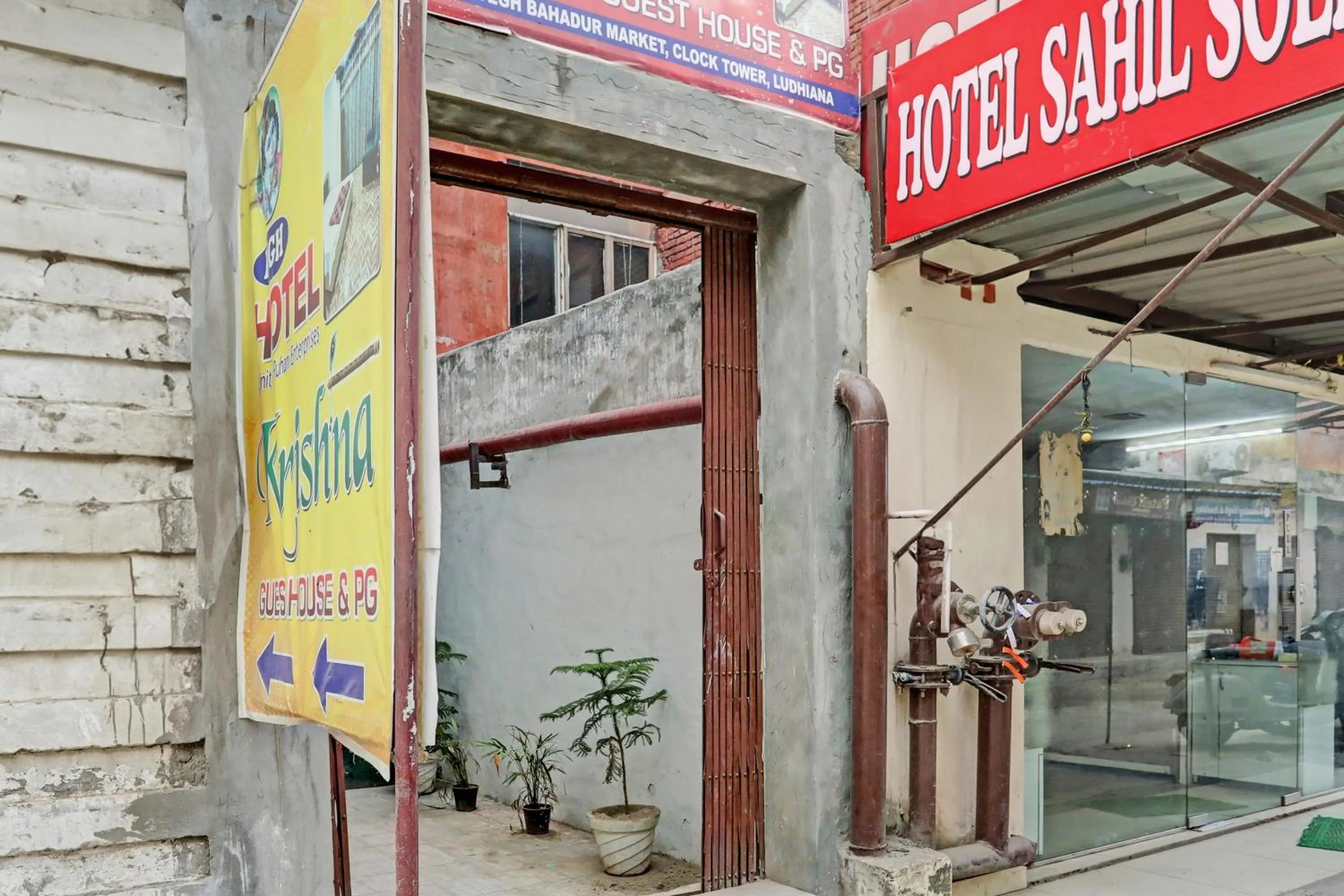 Facade/entrance in Hotel O Krishna Guest House & PG
