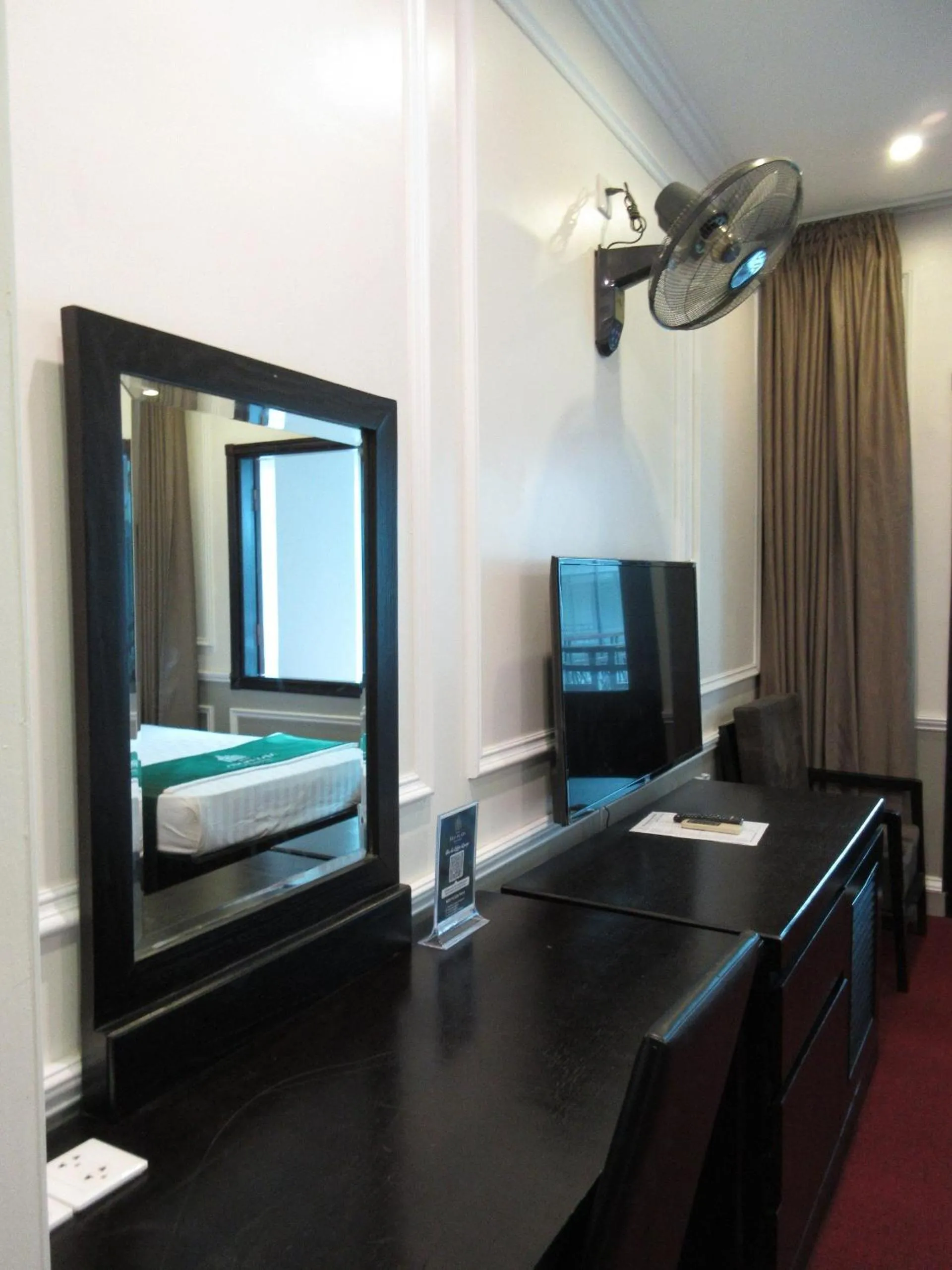 Bed in MAY PLAZA HOTEL