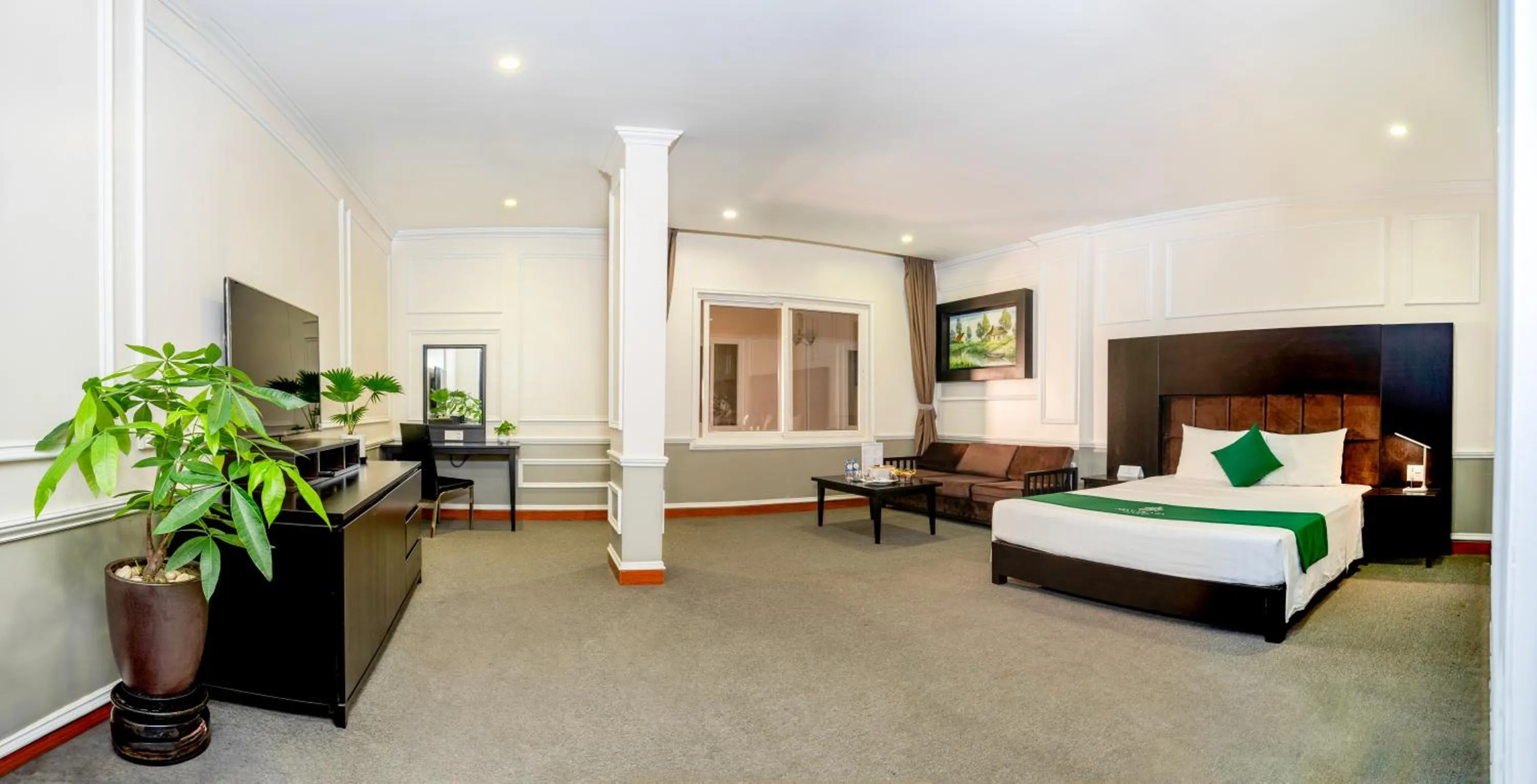 Communal lounge/ TV room, Bed in MAY PLAZA HOTEL