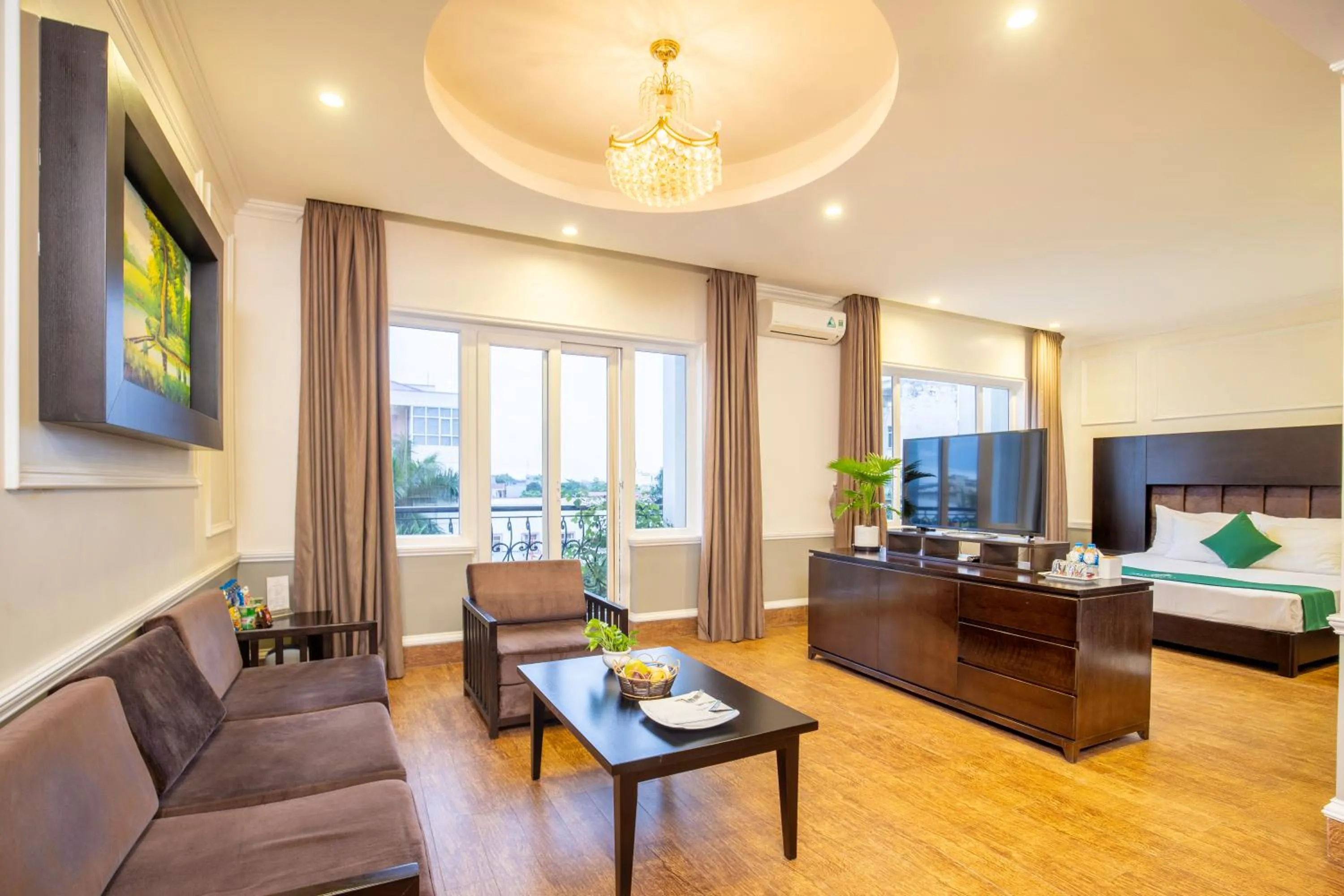 Communal lounge/ TV room in MAY PLAZA HOTEL