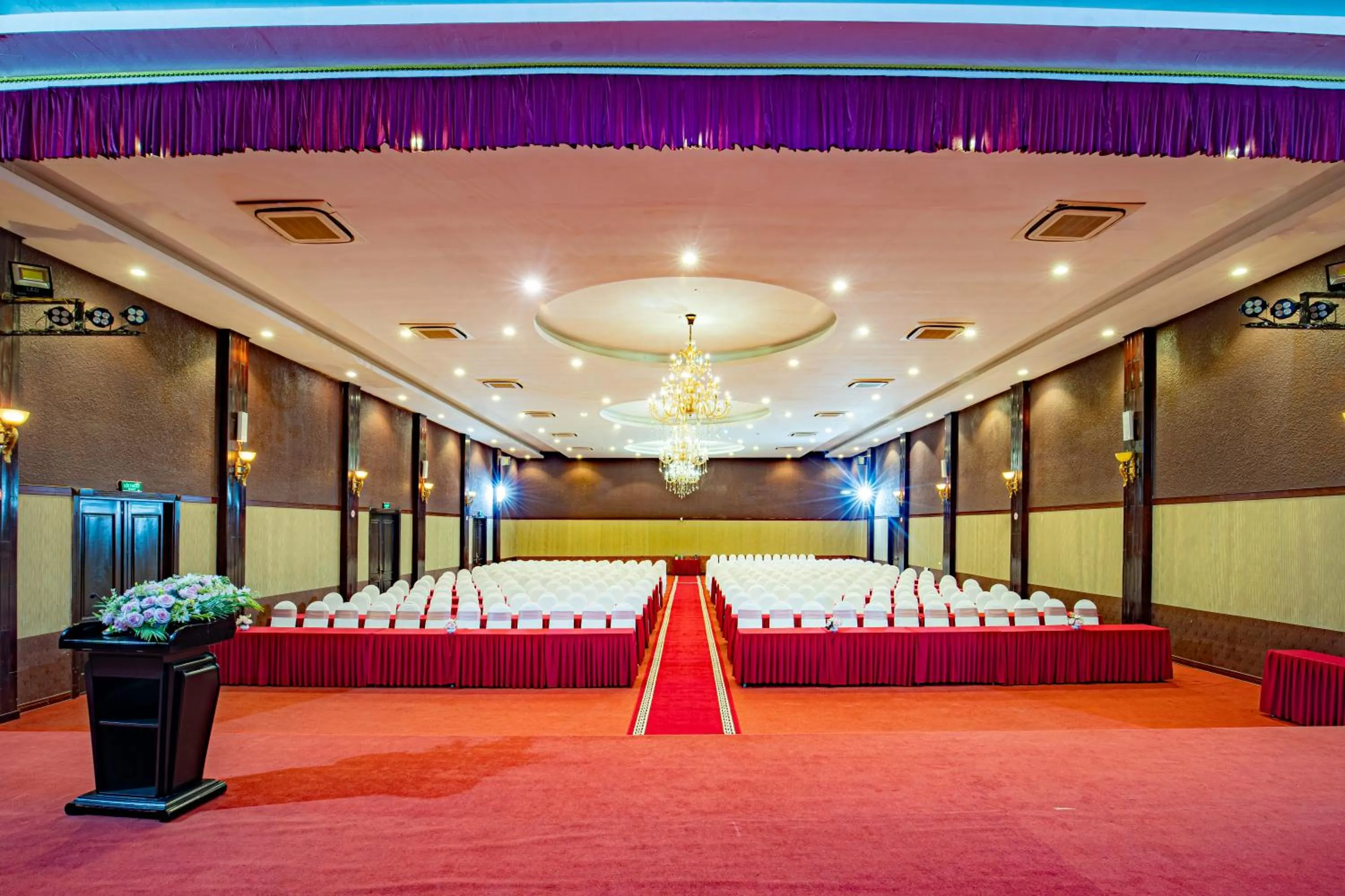 TV and multimedia in MAY PLAZA HOTEL