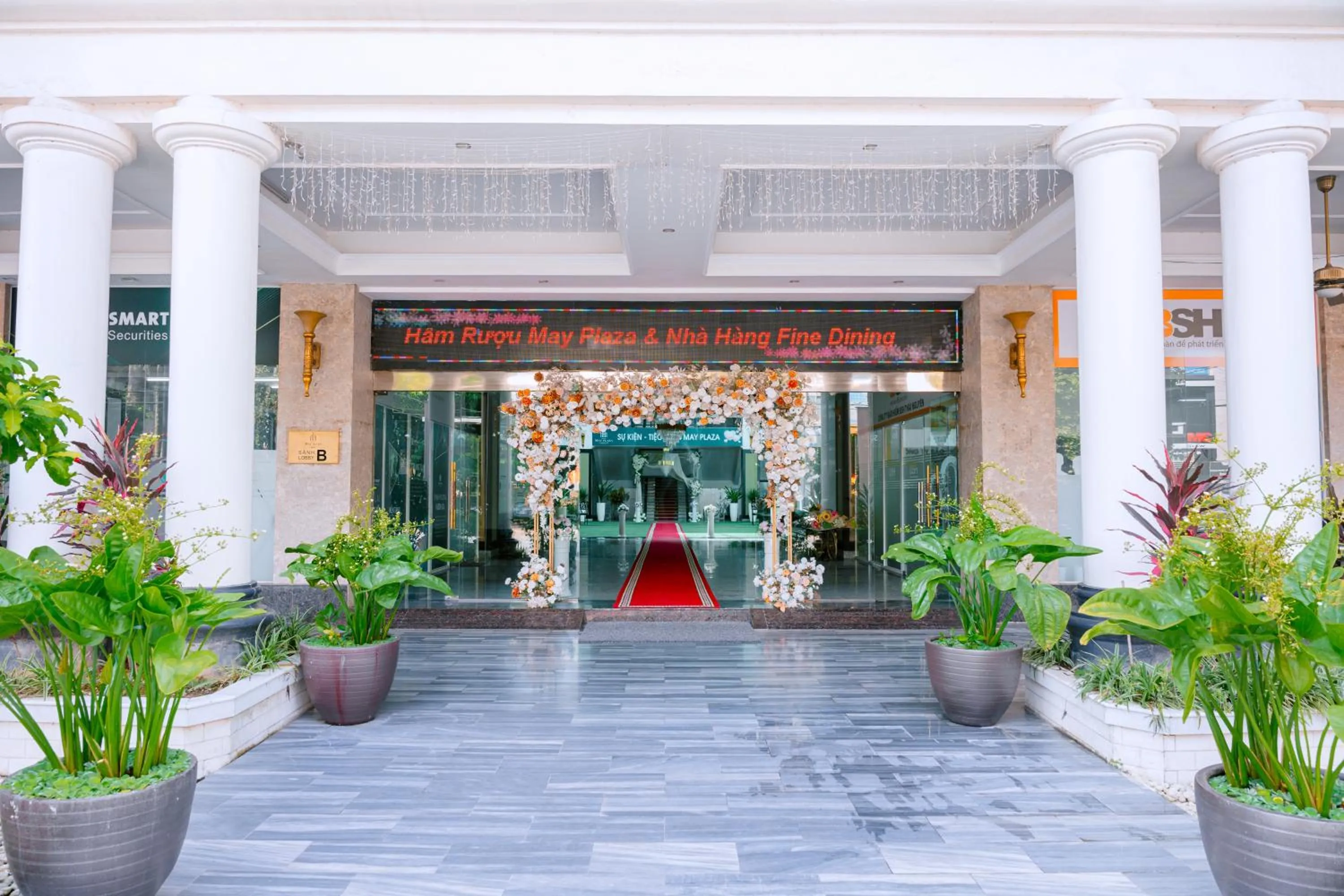 Facade/entrance in MAY PLAZA HOTEL