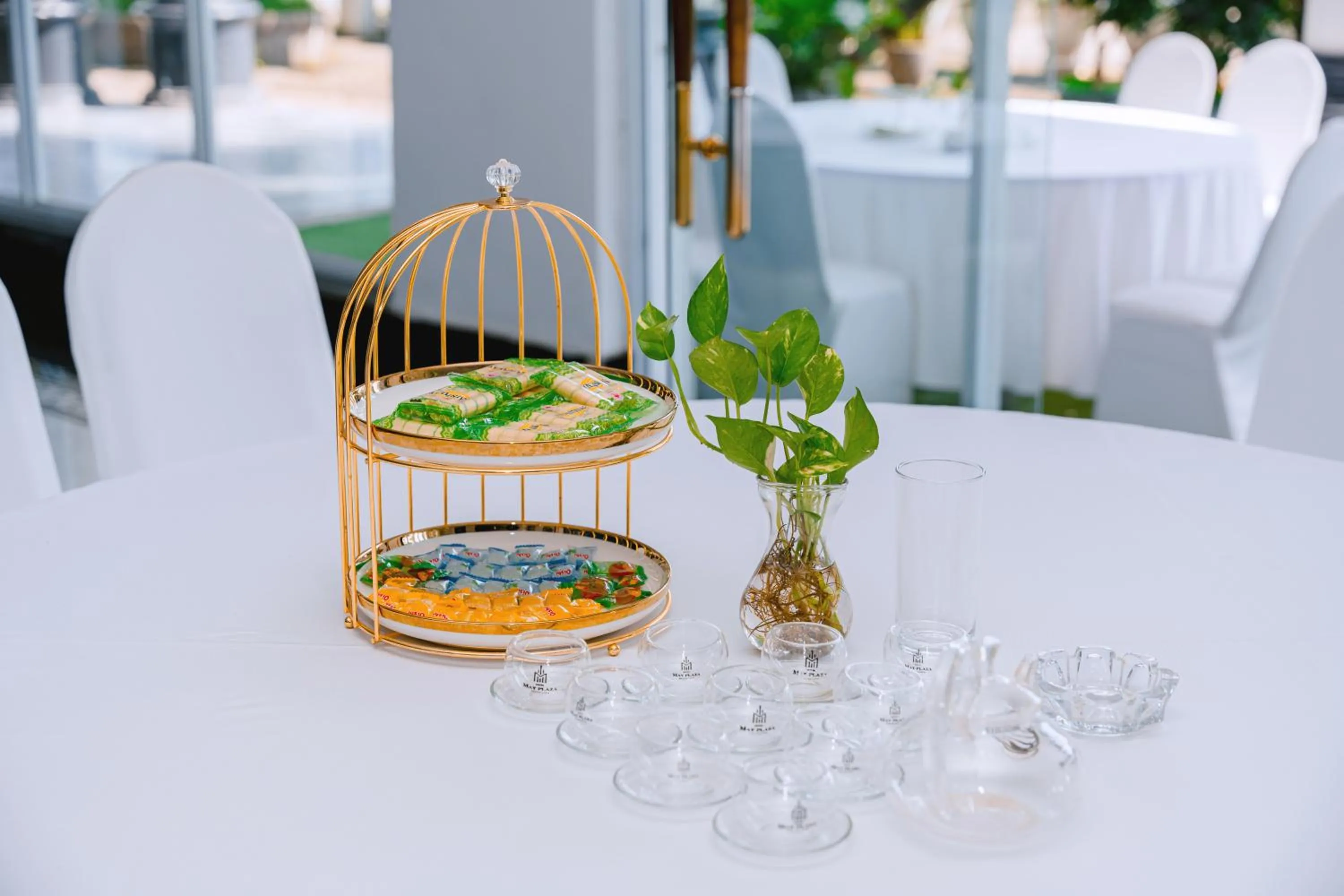 Food and drinks in MAY PLAZA HOTEL