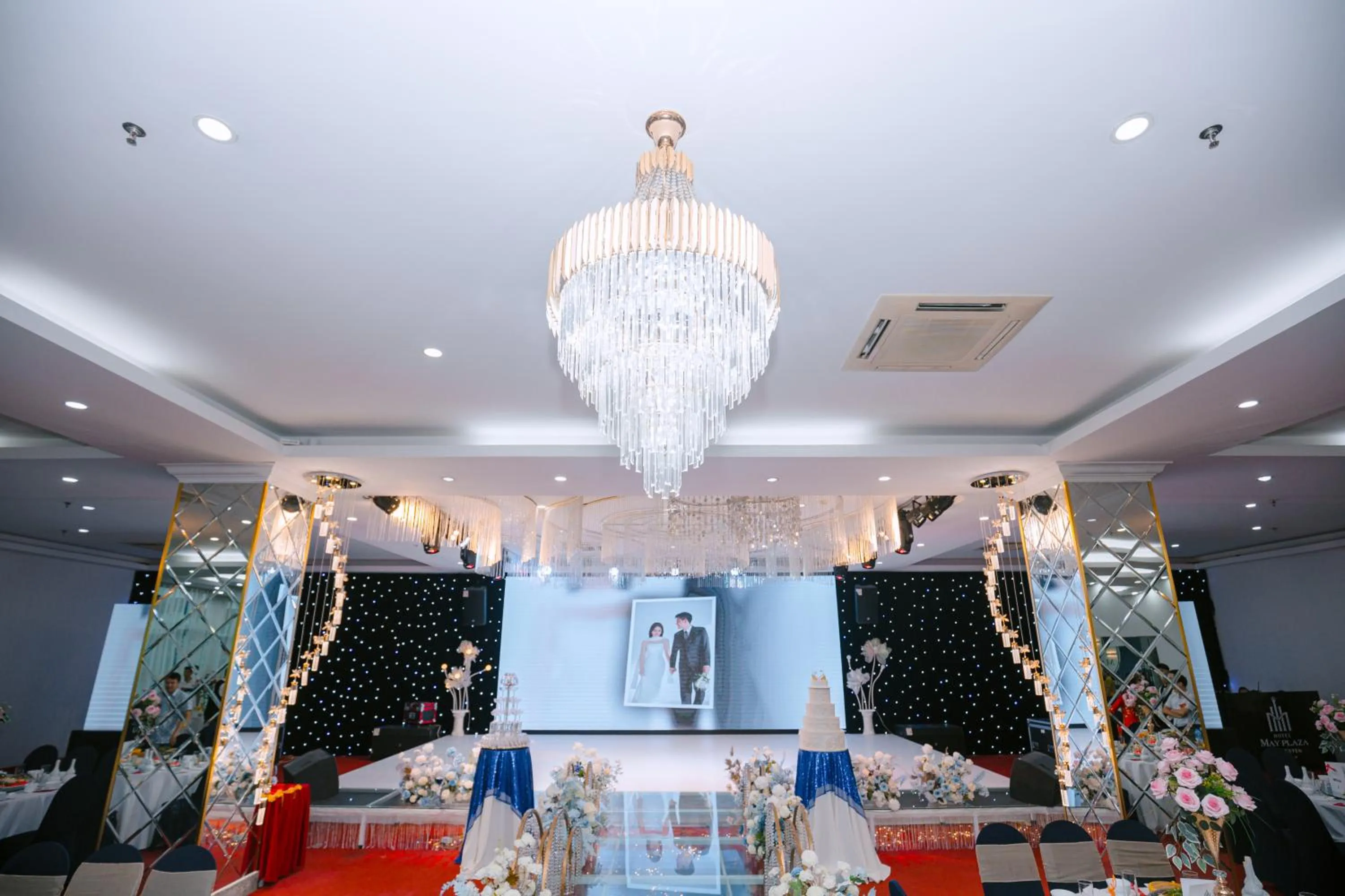 Communal lounge/ TV room in MAY PLAZA HOTEL