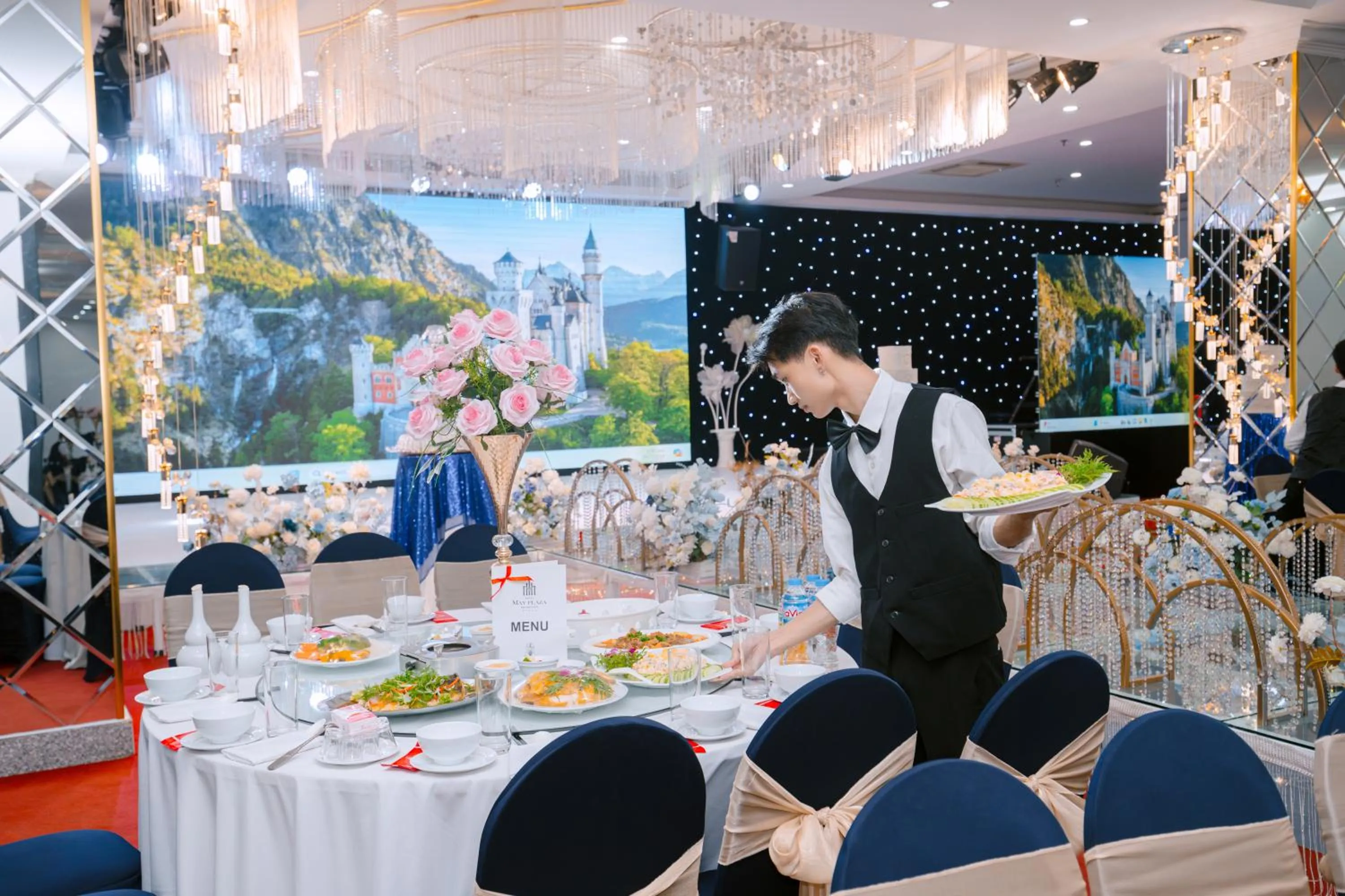 Restaurant/places to eat in MAY PLAZA HOTEL