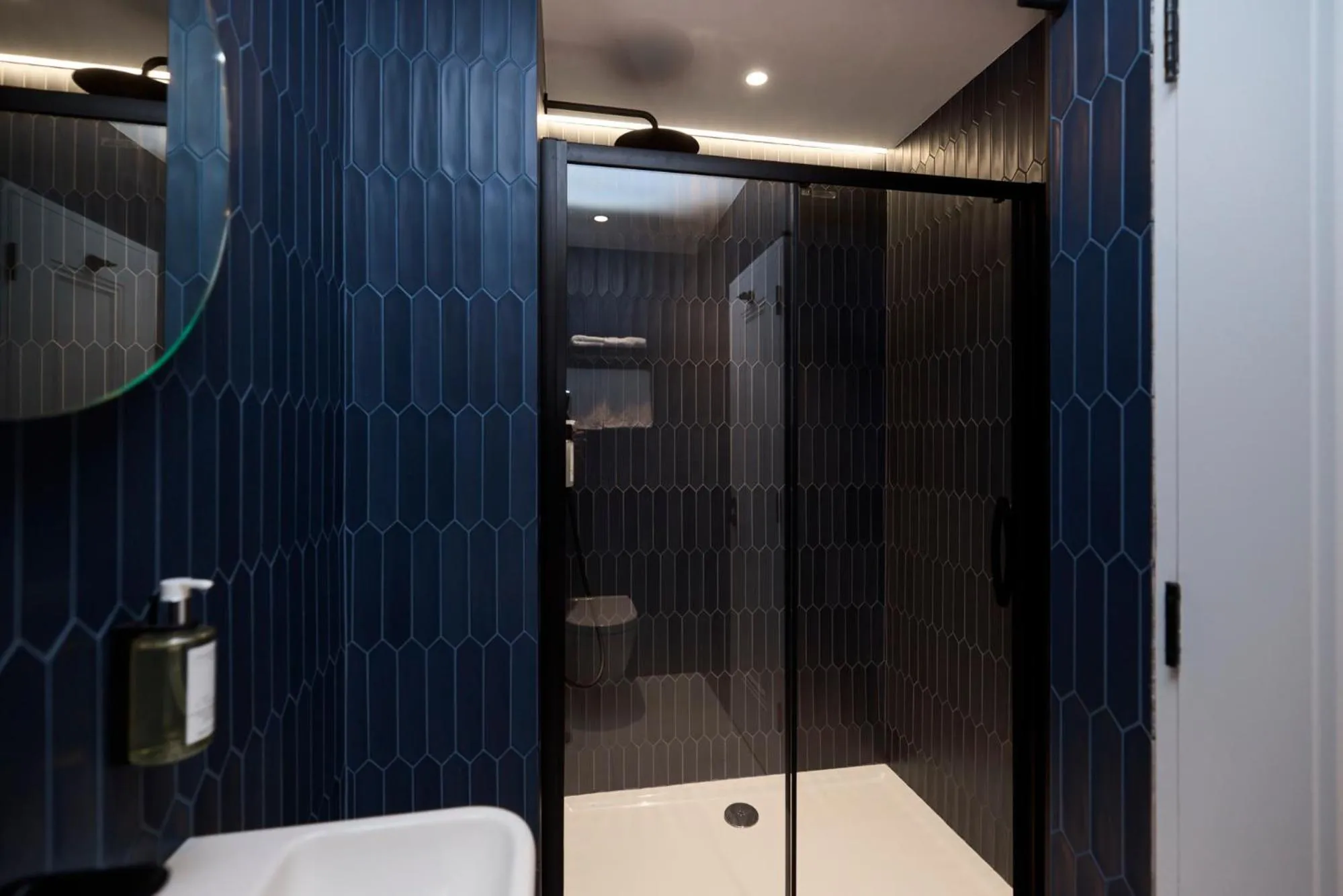 Shower in The Edwin Hotel