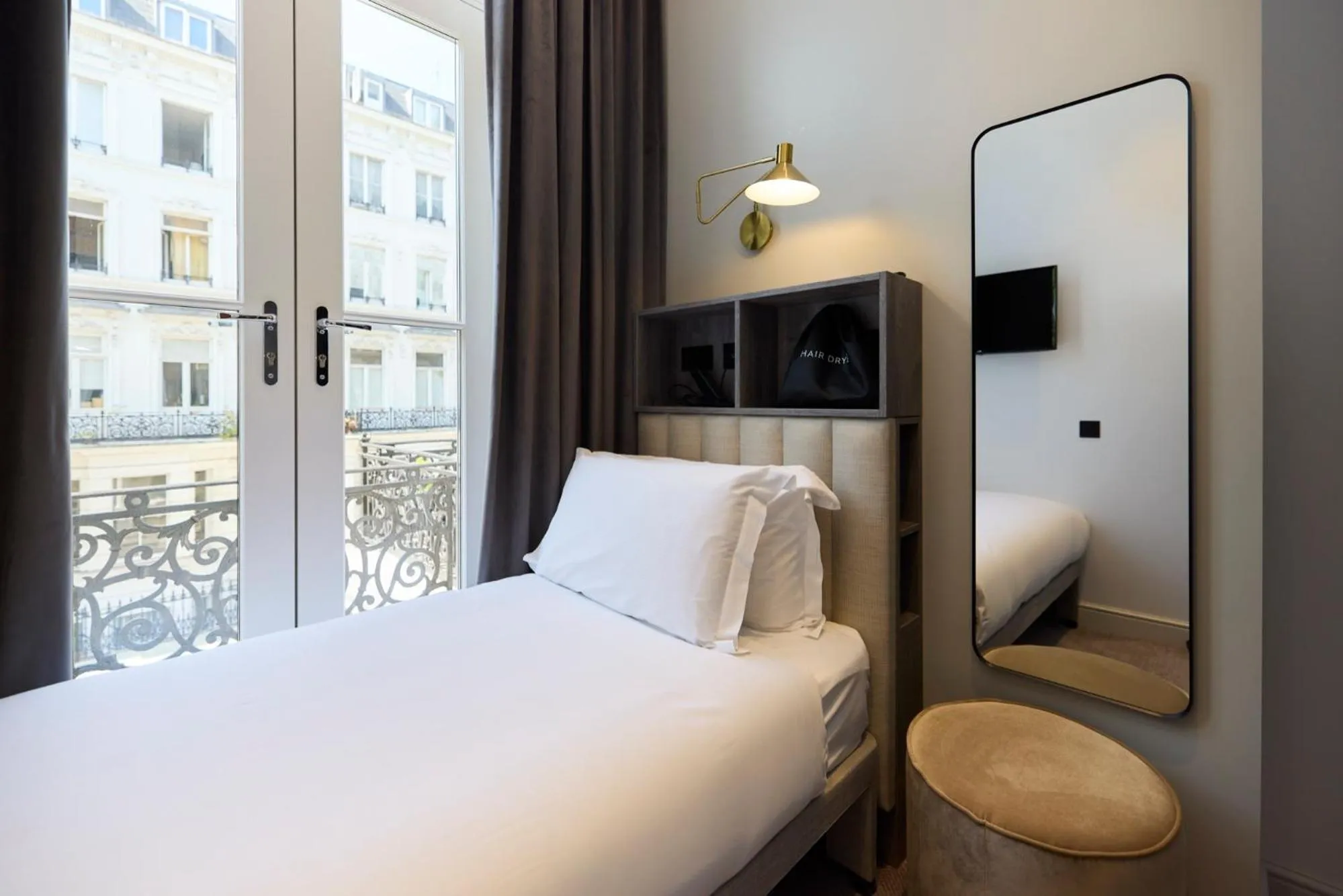 Bed in The Edwin Hotel