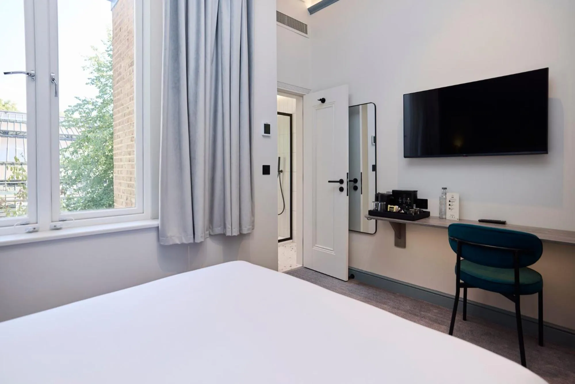 Bed in The Edwin Hotel