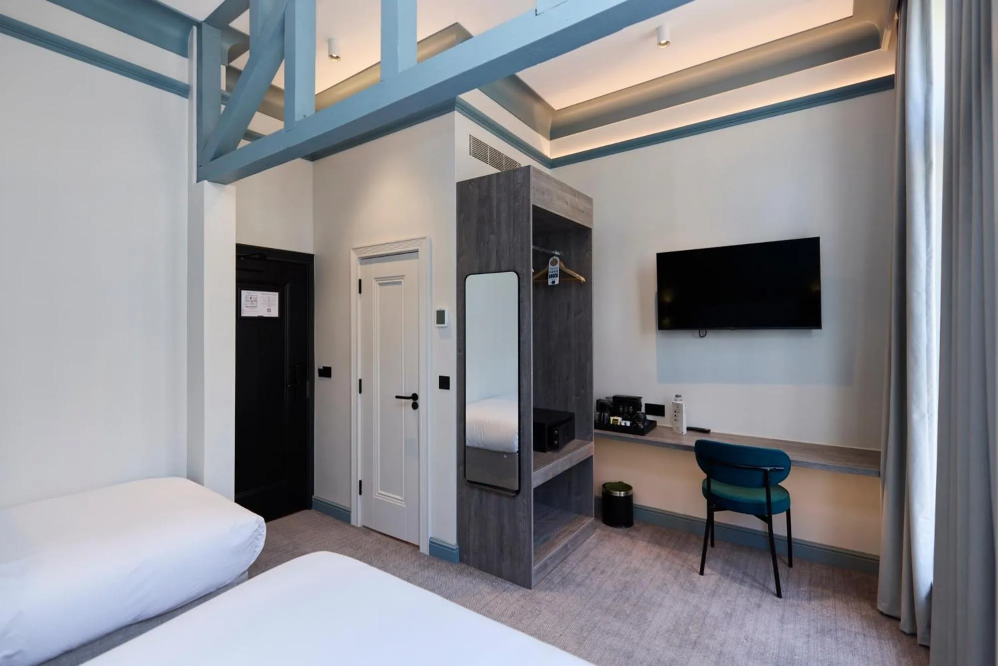 Bed in The Edwin Hotel