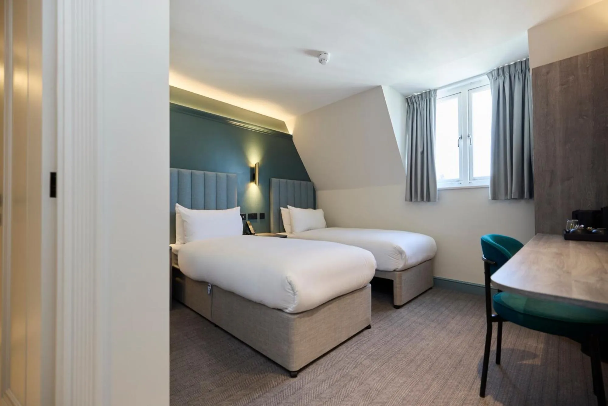 Bed in The Edwin Hotel