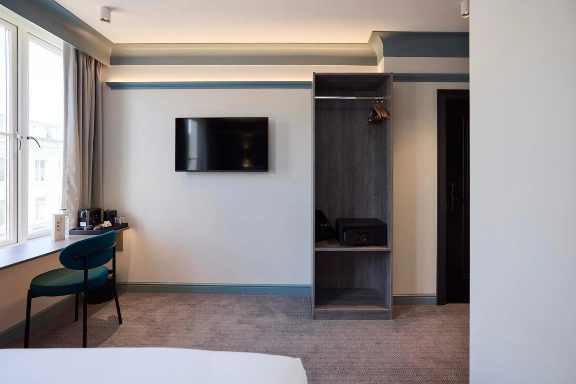 Bed in The Edwin Hotel