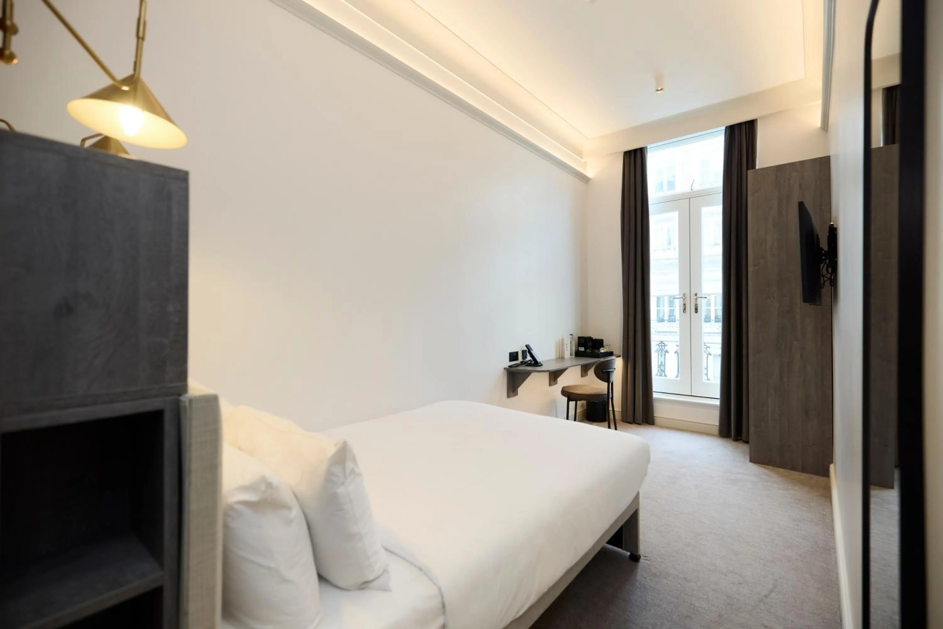 Bedroom, Bed in The Edwin Hotel