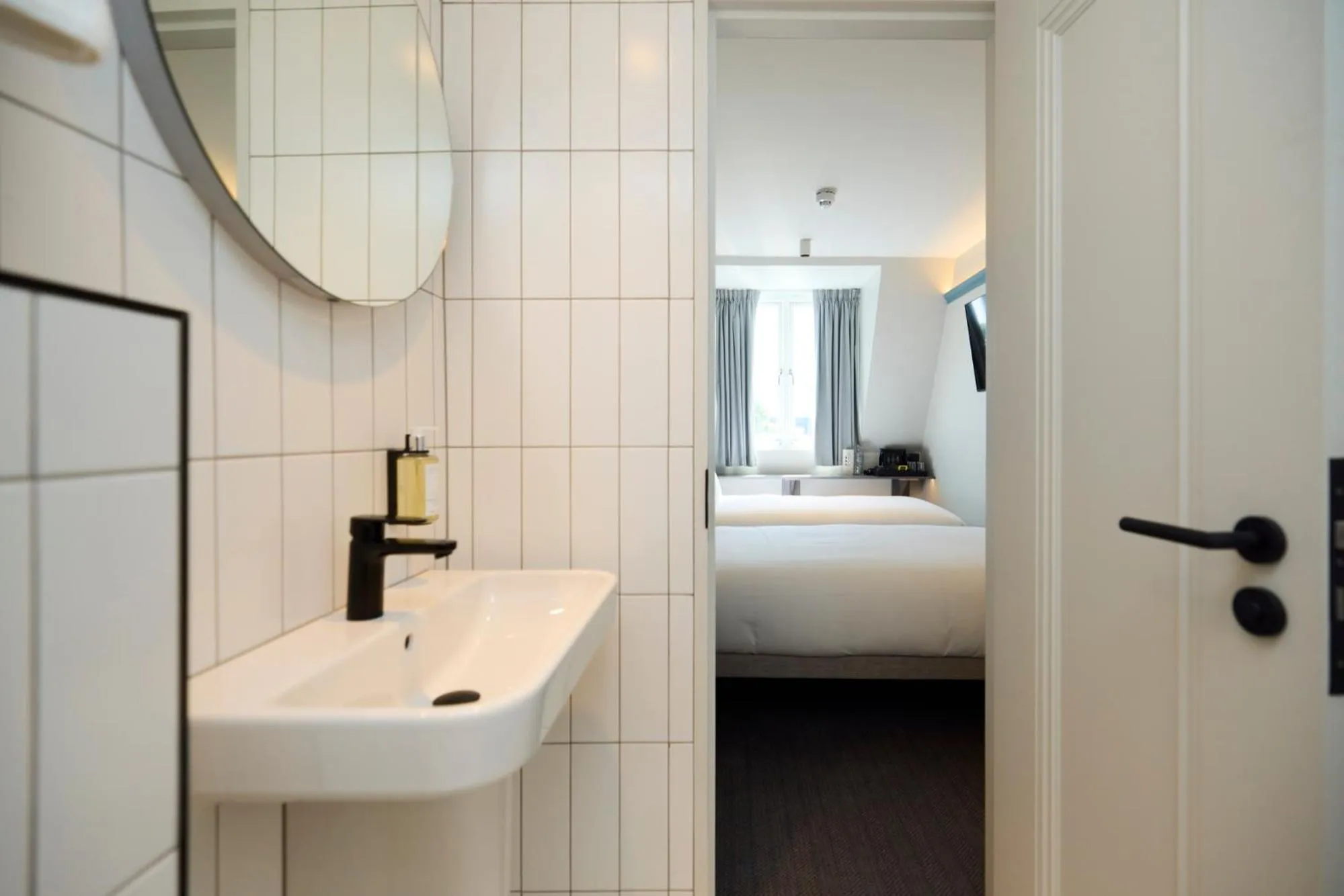 Bed in The Edwin Hotel