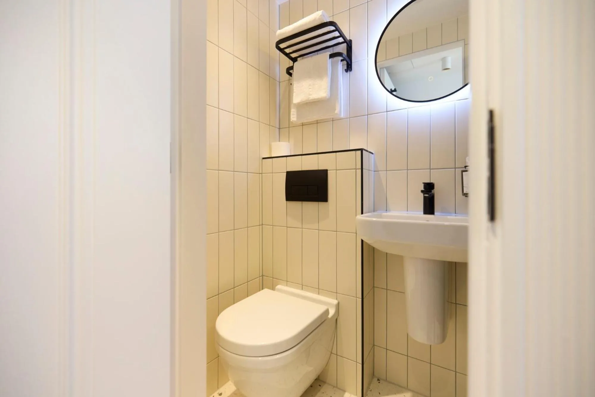 Toilet in The Edwin Hotel