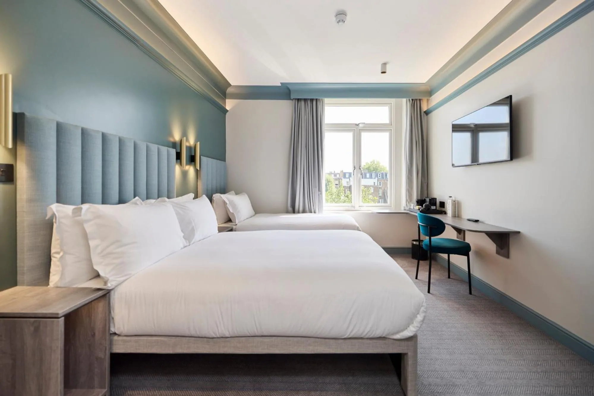 Bed in The Edwin Hotel