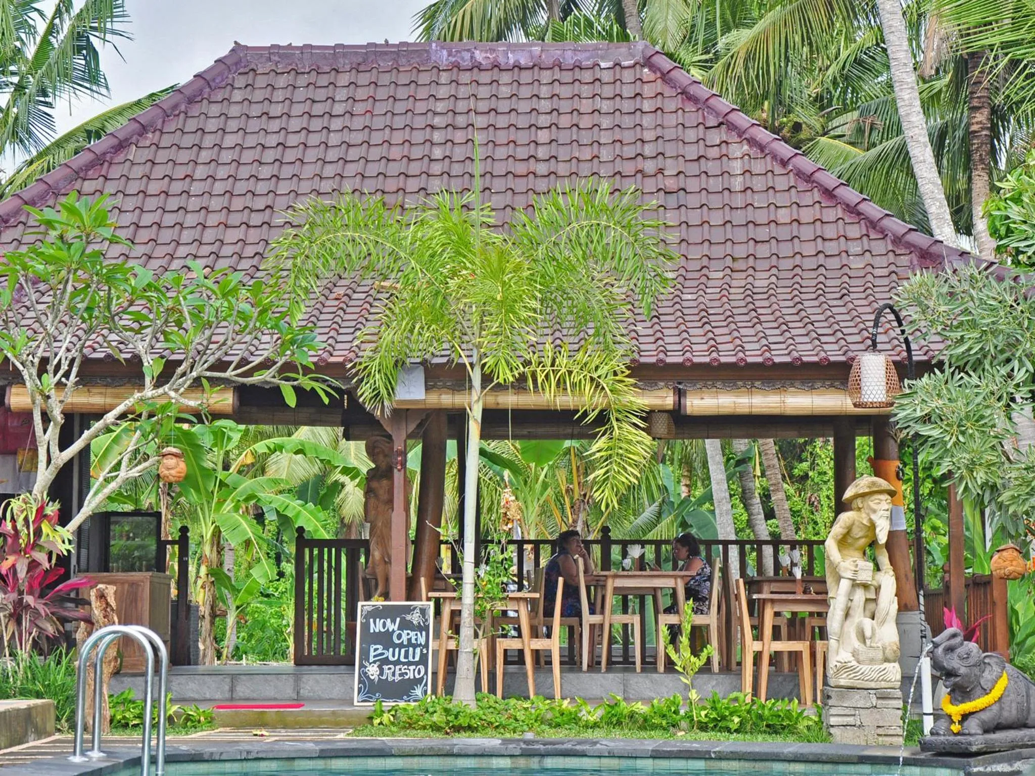 Restaurant/places to eat in Bucu Guest House