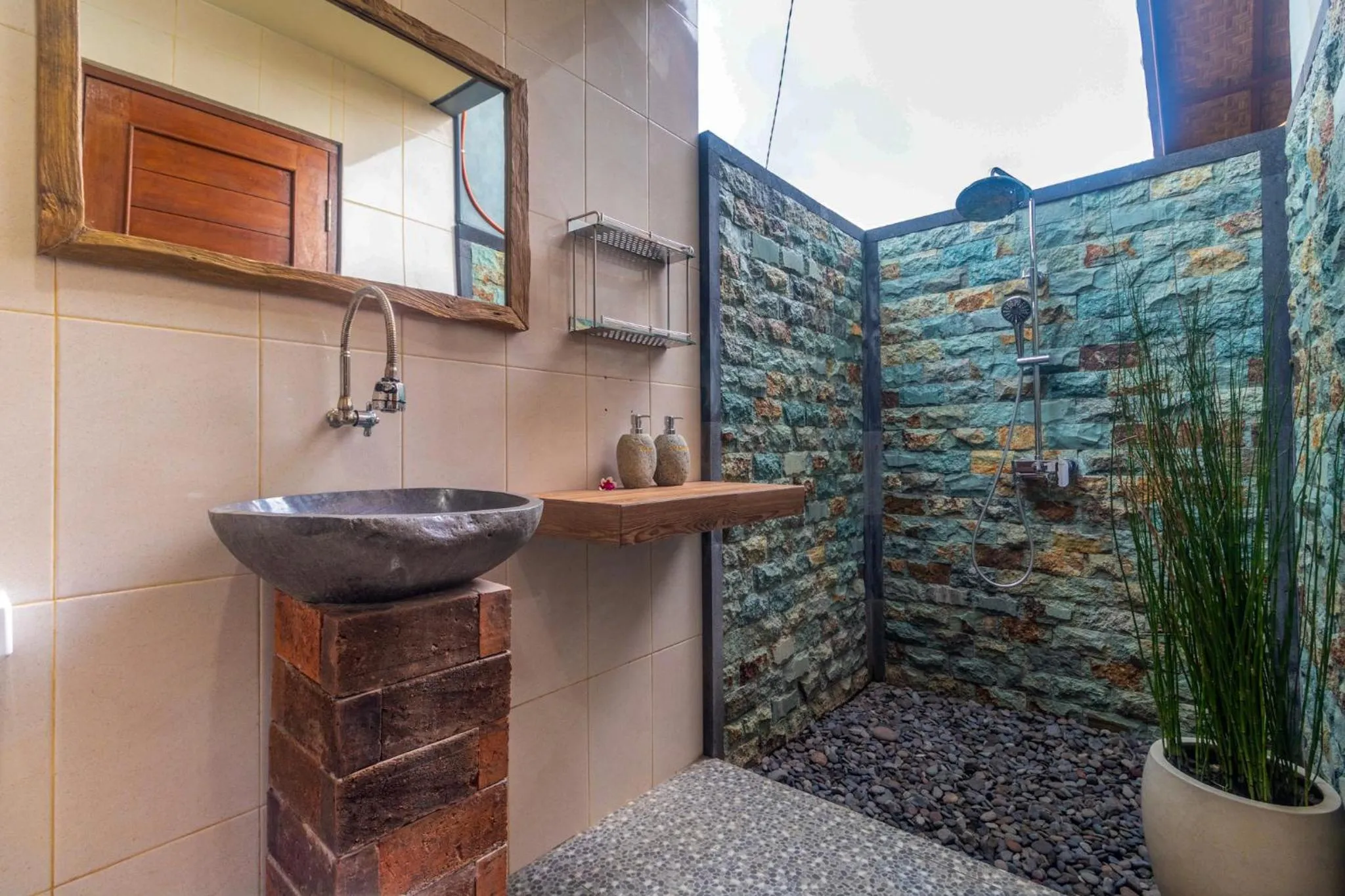 Shower in Buruan Sari Villas by AGATA
