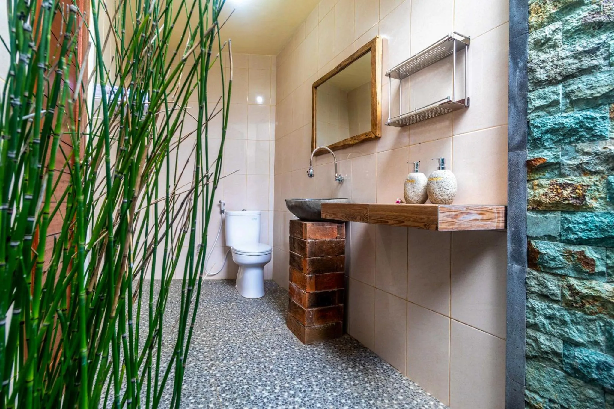 Toilet in Buruan Sari Villas by AGATA