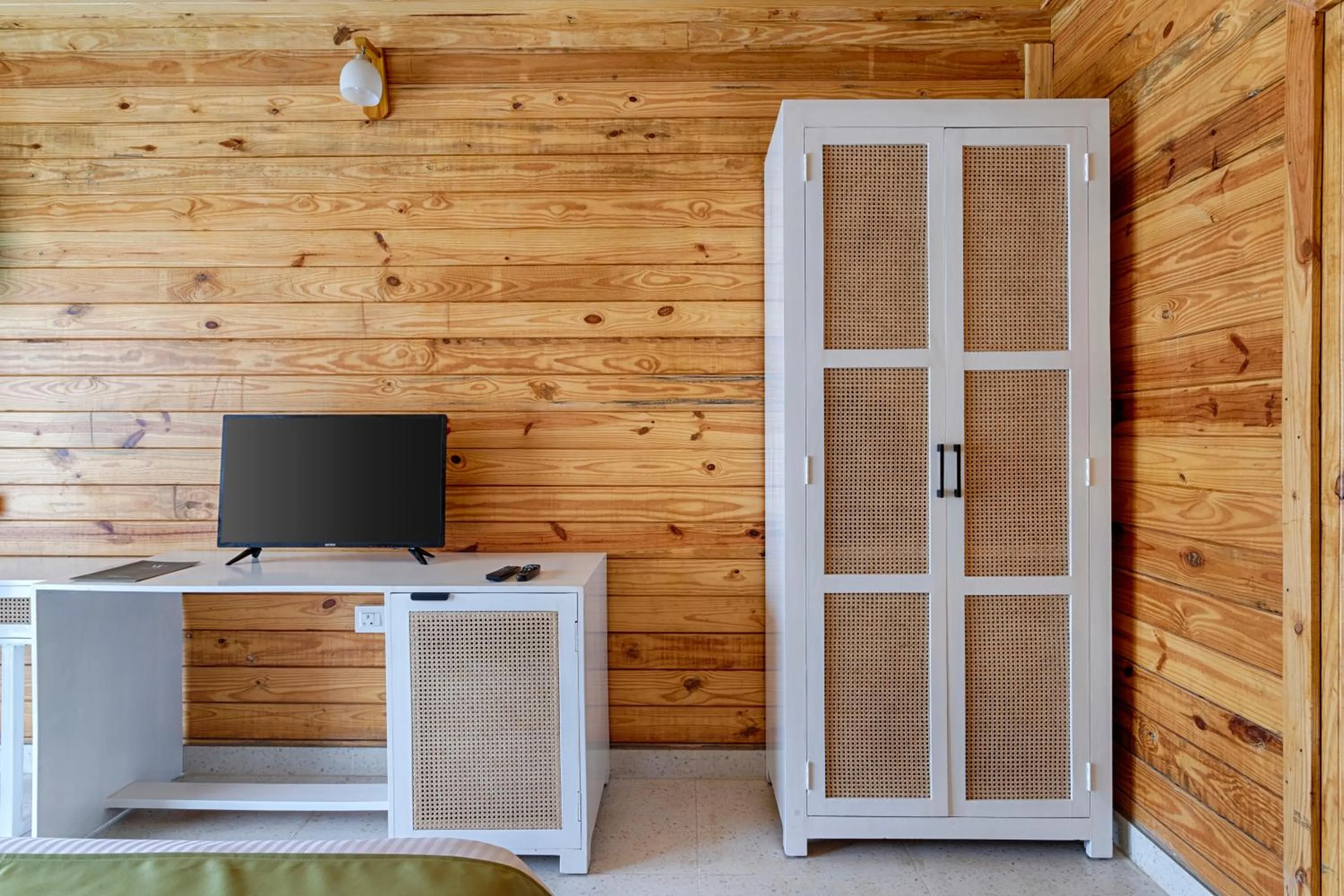 Communal lounge/ TV room in Aralea Beach Resort By Stone Wood Premier