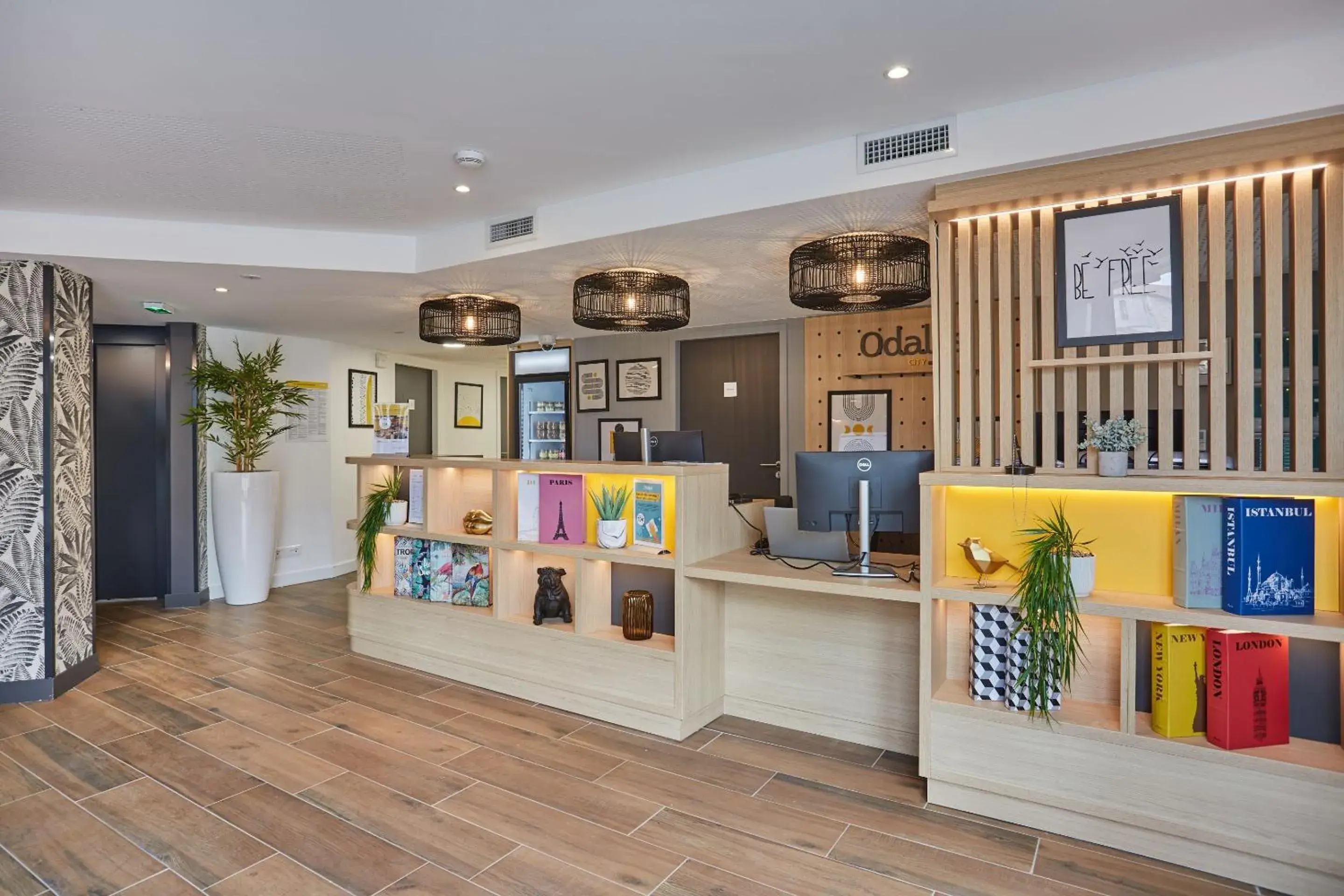 Lobby or reception in Appart'hôtel Odalys City - Nîmes Arènes - Palais des Congrès Lobby or reception in Appart'hôtel Odalys City - Nîmes Arènes - Palais des Congrès