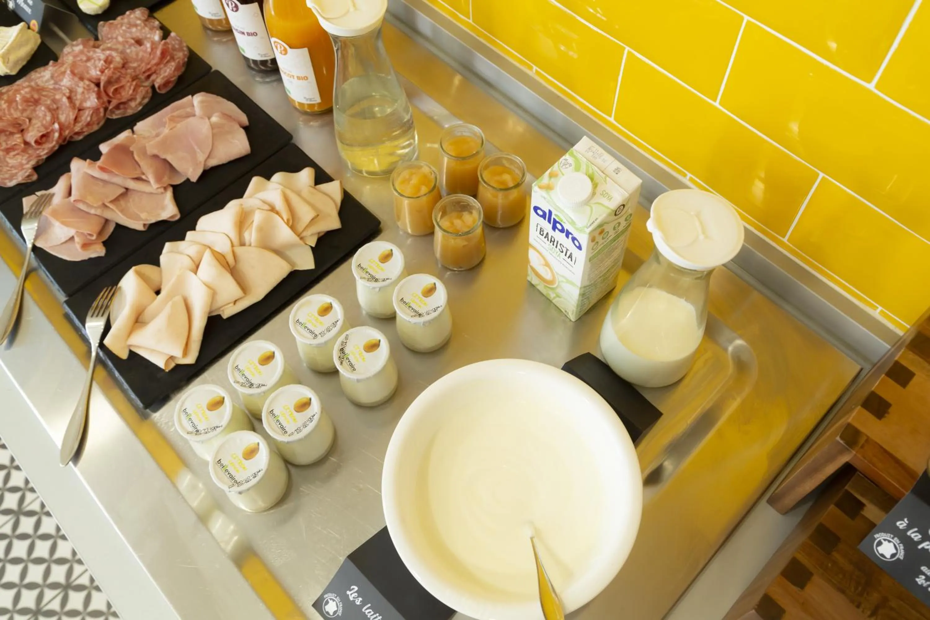 Breakfast in Appart'hôtel Odalys City - Nîmes Arènes - Palais des Congrès