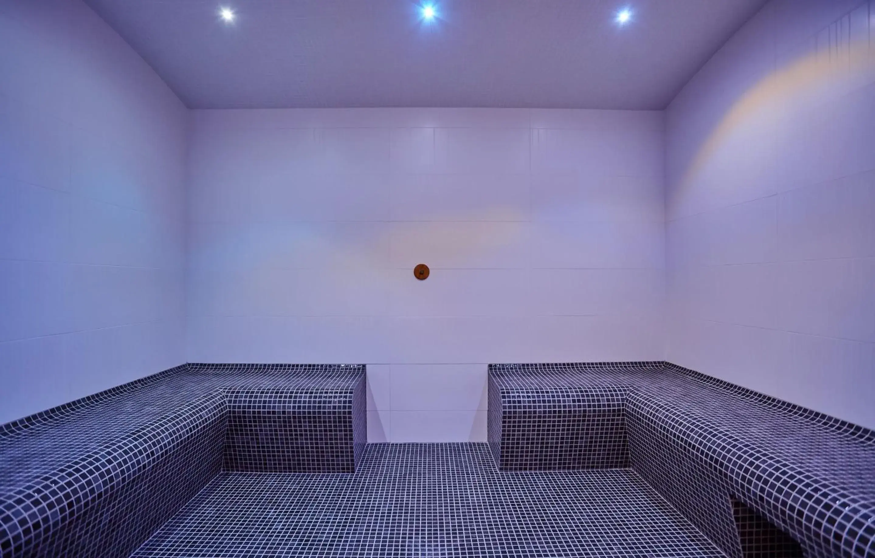 Steam room, Bed in Appart'hôtel Odalys City - Nîmes Arènes - Palais des Congrès Steam room, Bed in Appart'hôtel Odalys City - Nîmes Arènes - Palais des Congrès