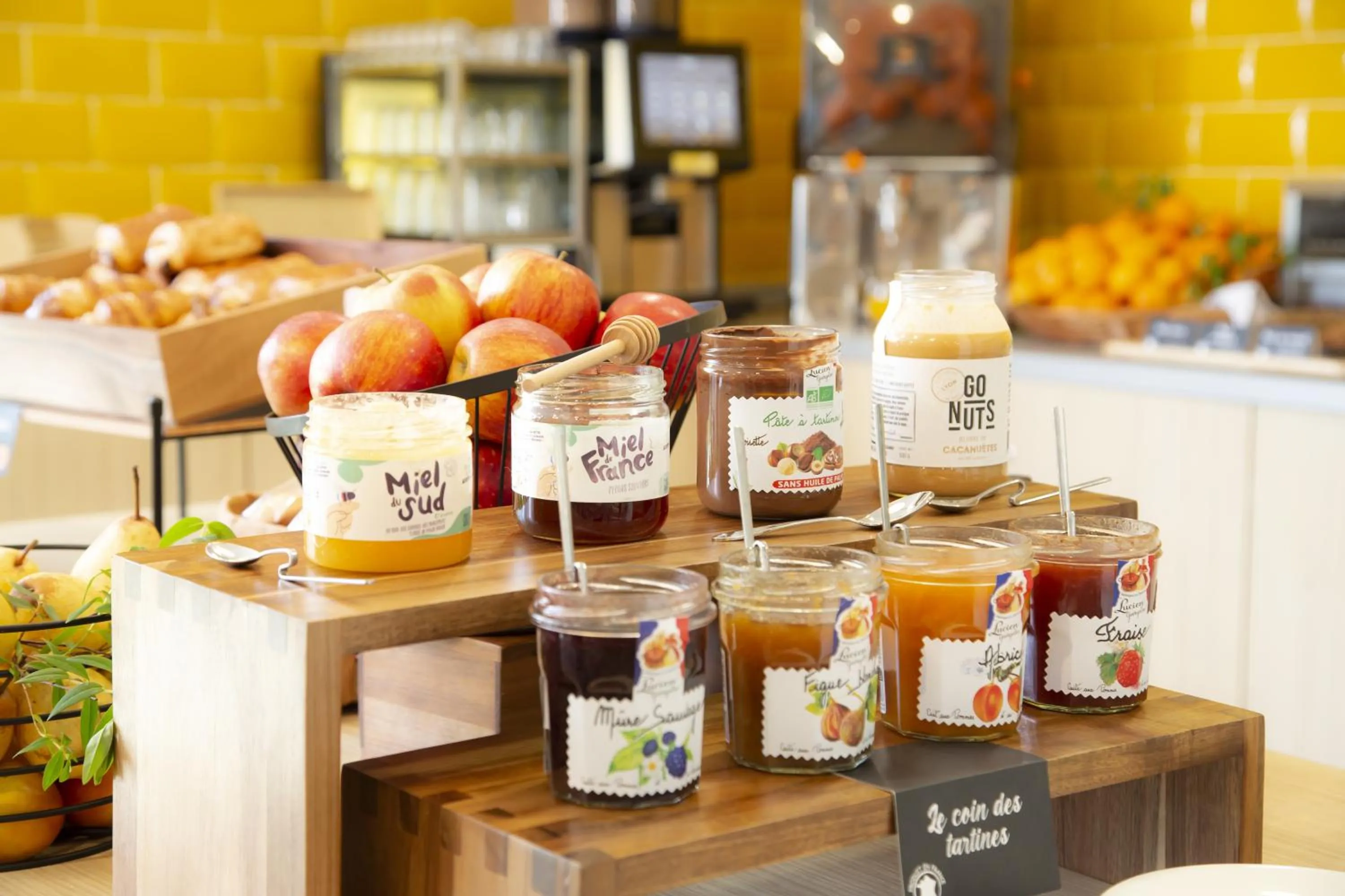 Breakfast in Appart'hôtel Odalys City - Nîmes Arènes - Palais des Congrès