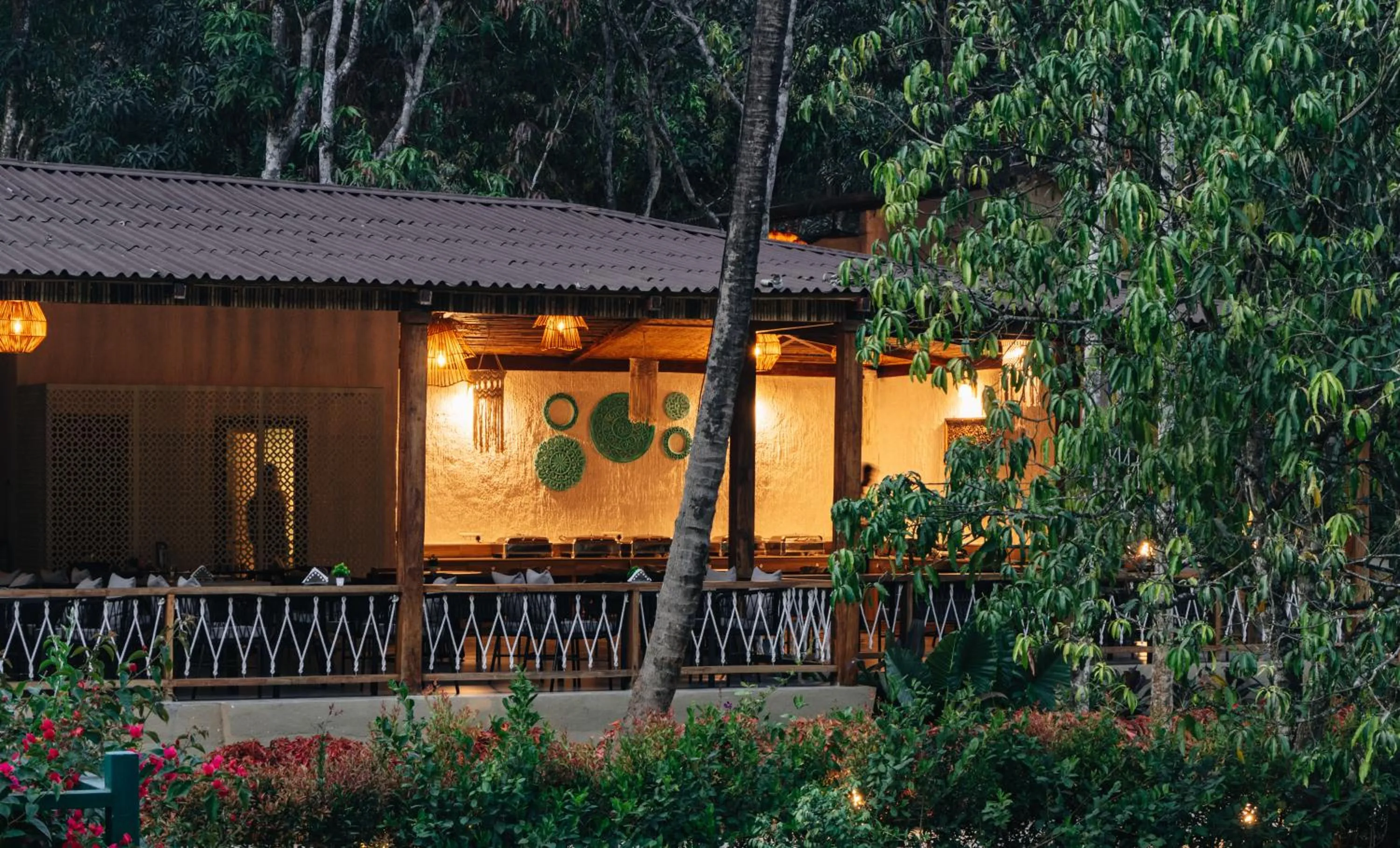 Restaurant/places to eat in Stone Wood Premier Dandeli