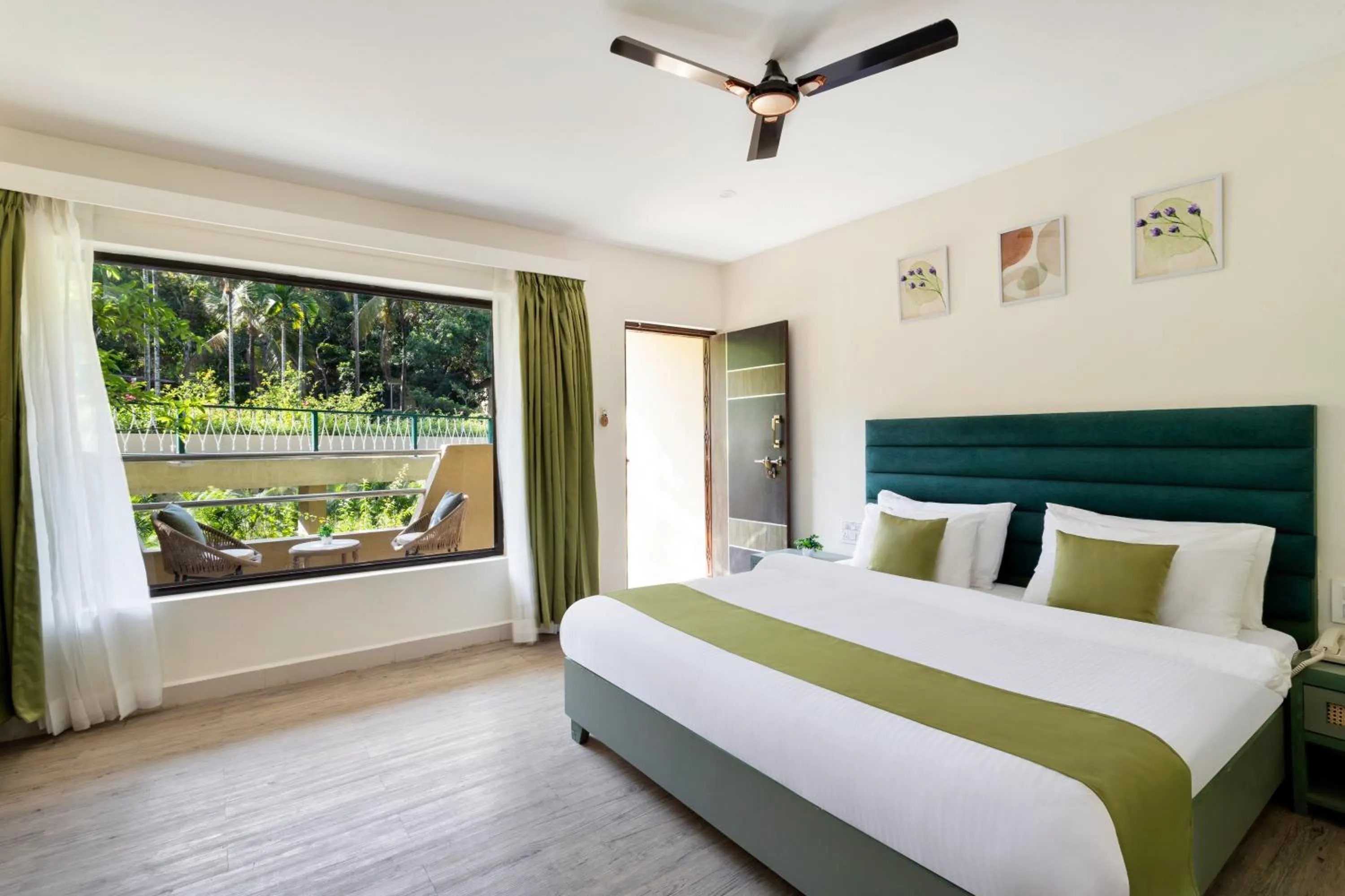 Photo of the whole room, Bed in Stone Wood Premier Dandeli