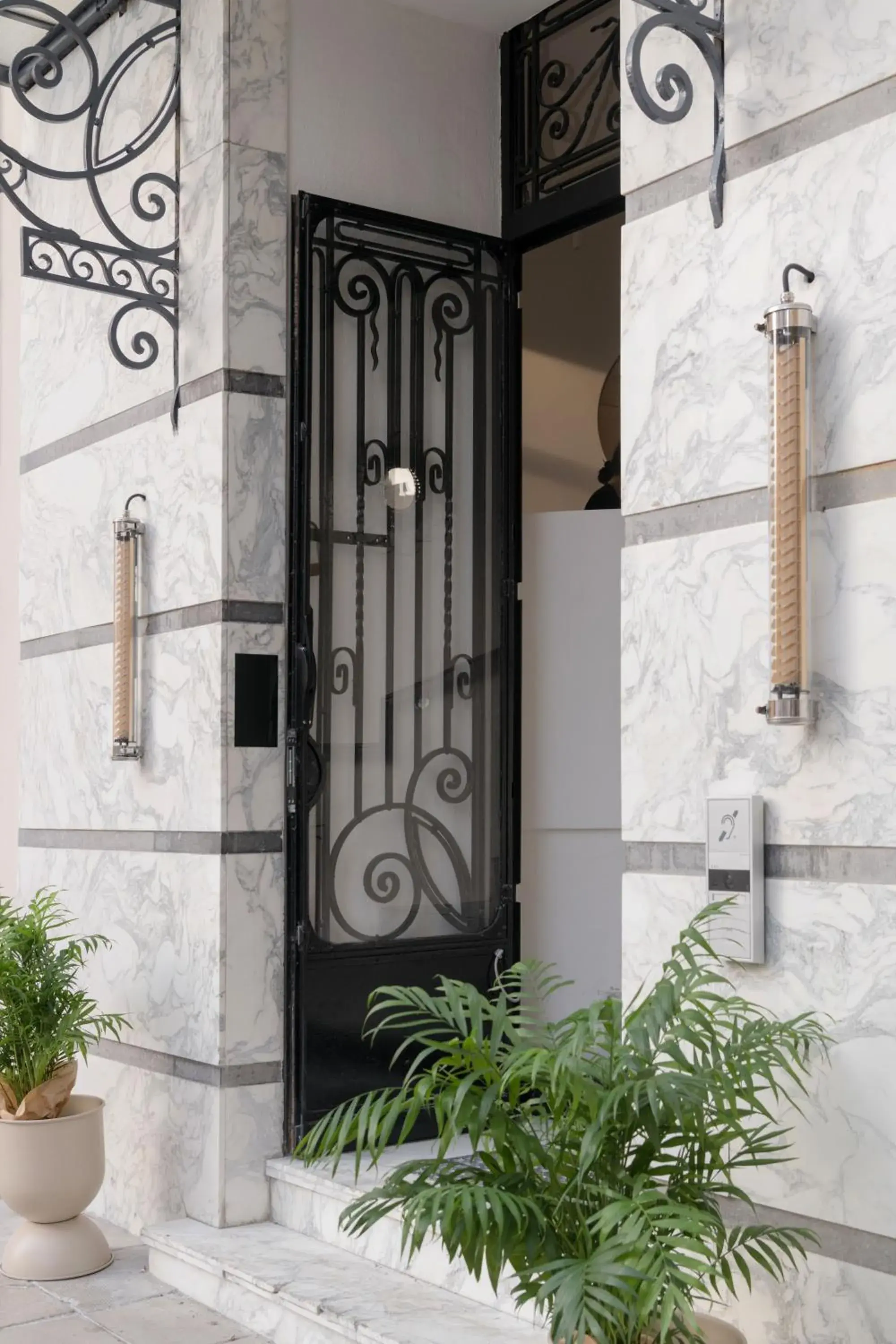 Facade/entrance in SLO Hostel Nice Facade/entrance in SLO Hostel Nice