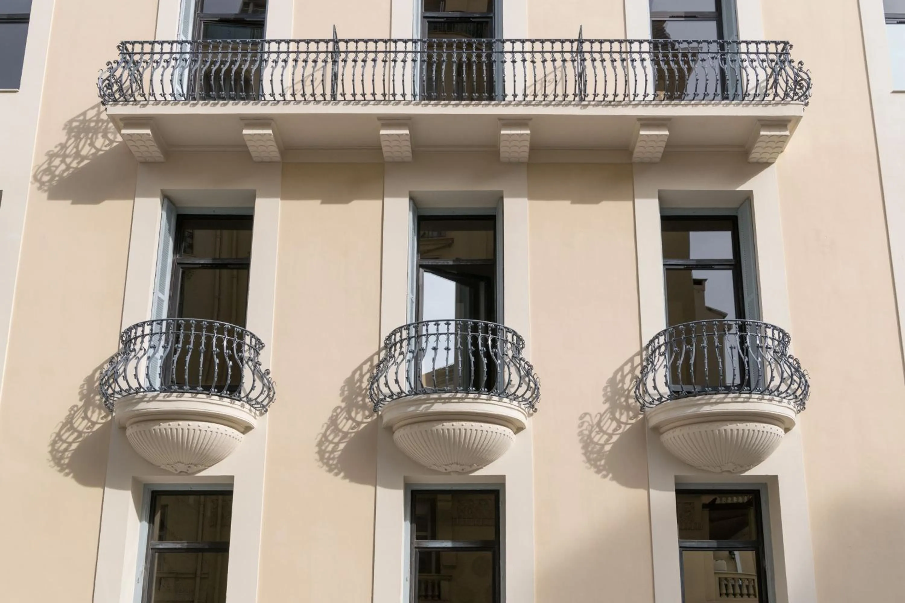 Facade/entrance in SLO Hostel Nice