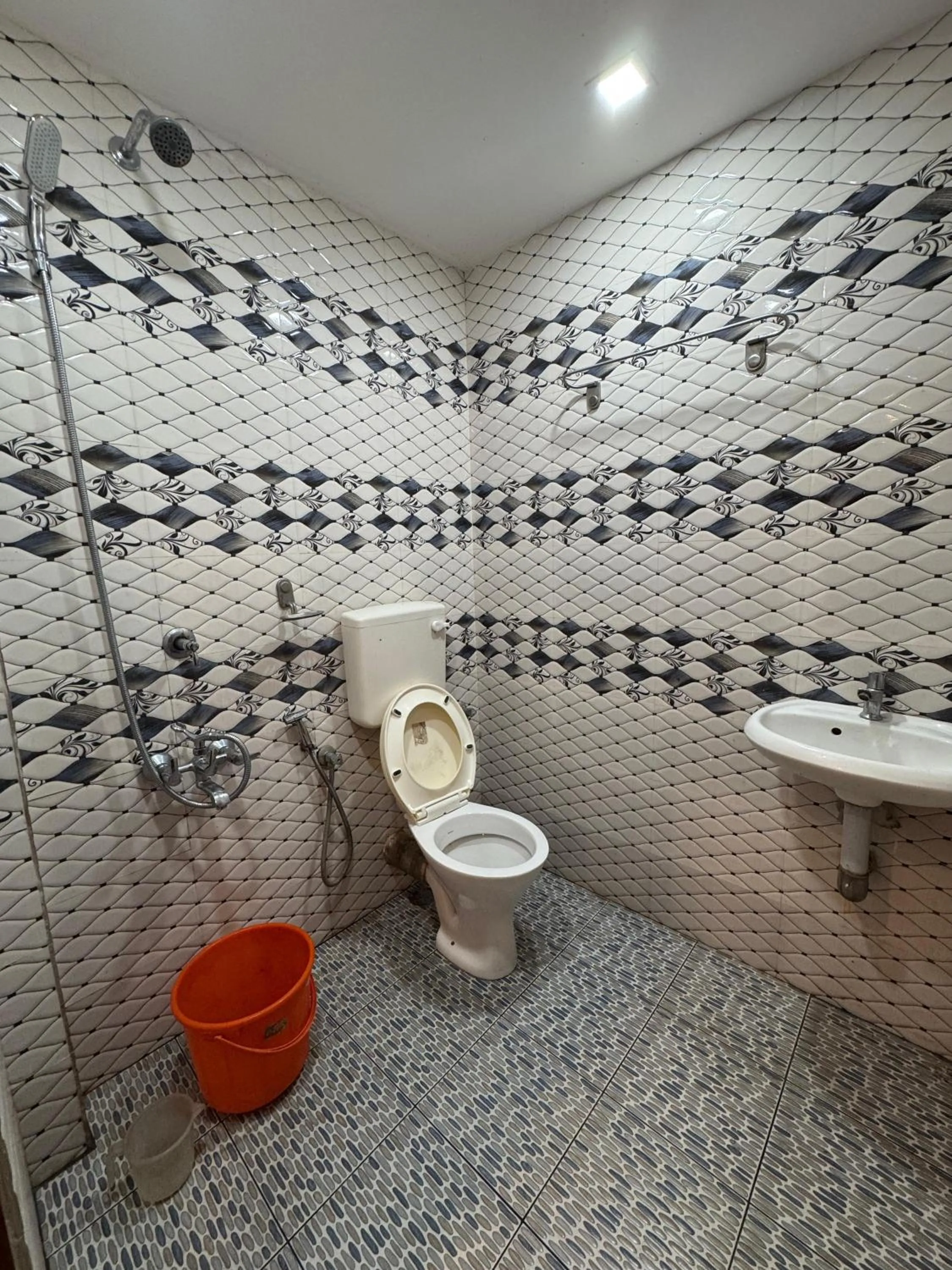 Toilet in Heres Haut Residency