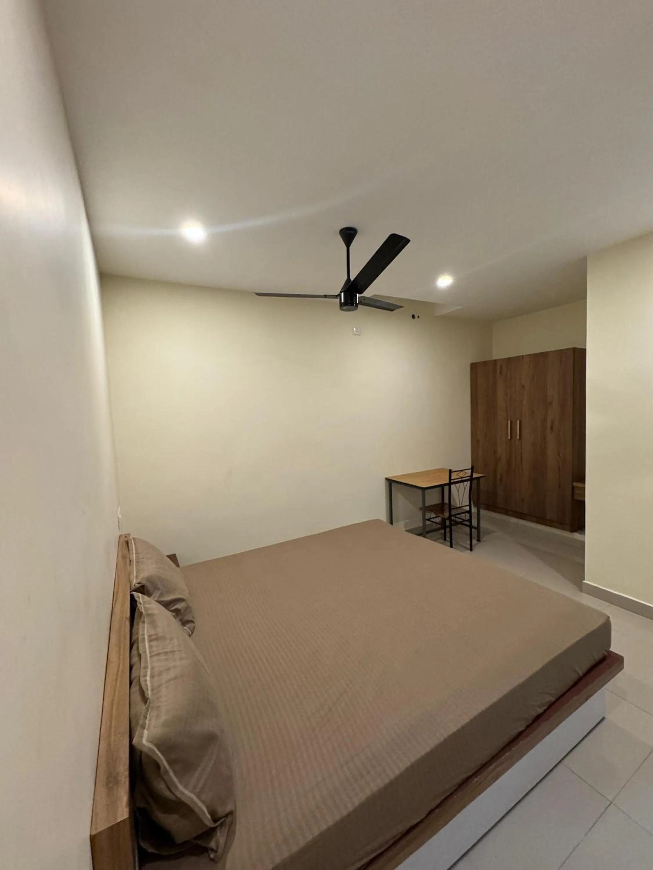 Bed in Heres Haut Residency