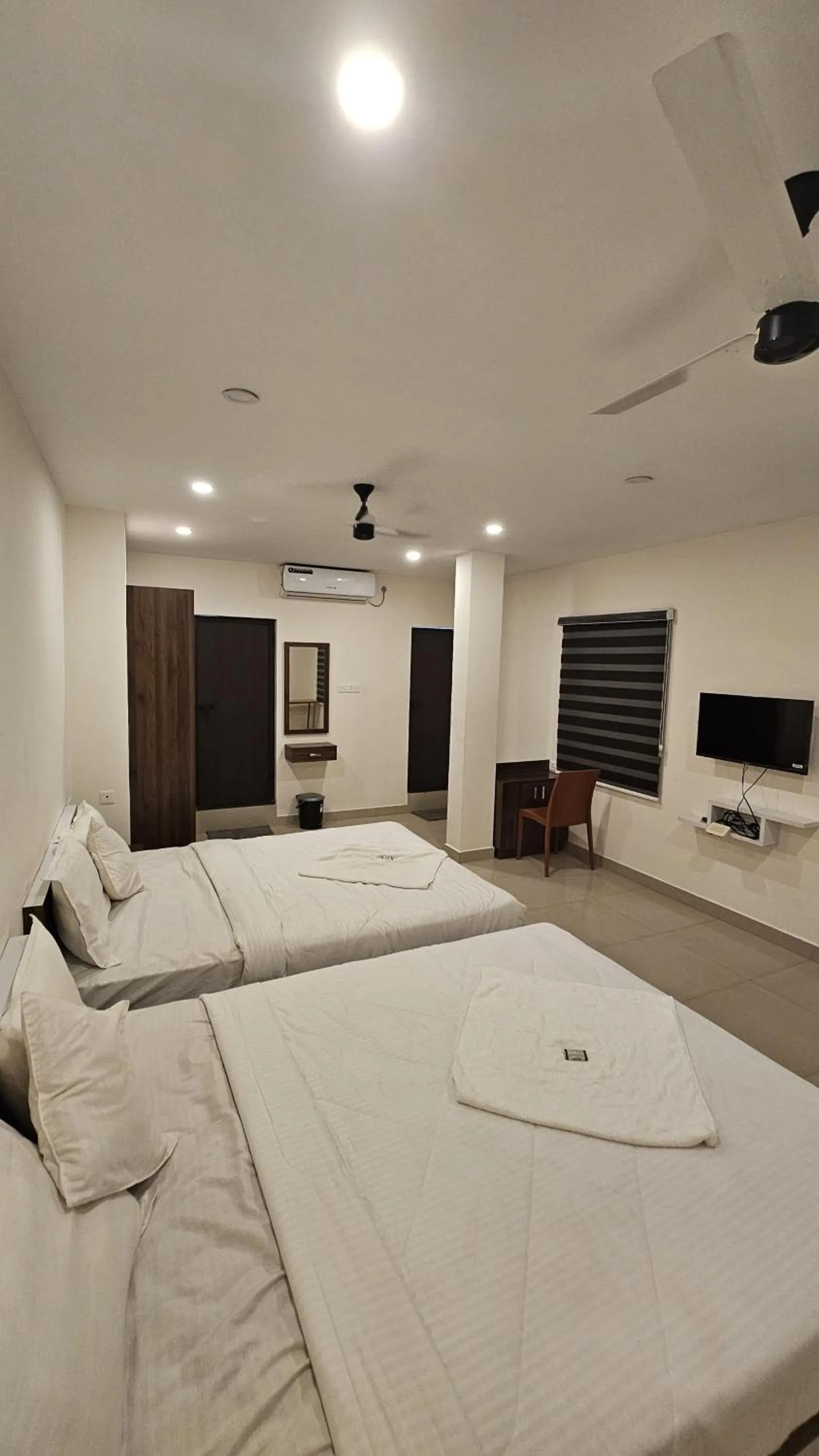 Bed in Heres Haut Residency