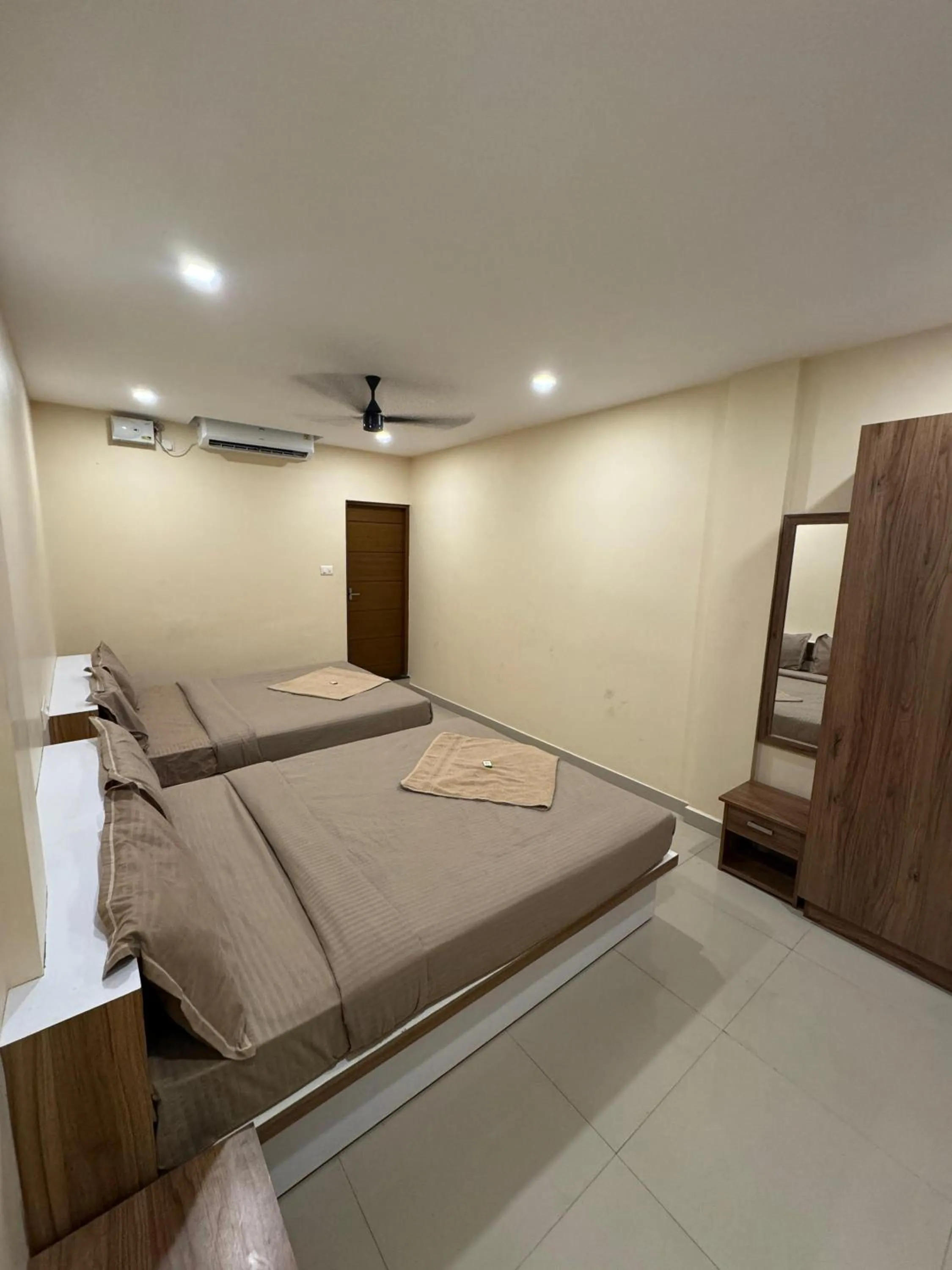 Bed in Heres Haut Residency