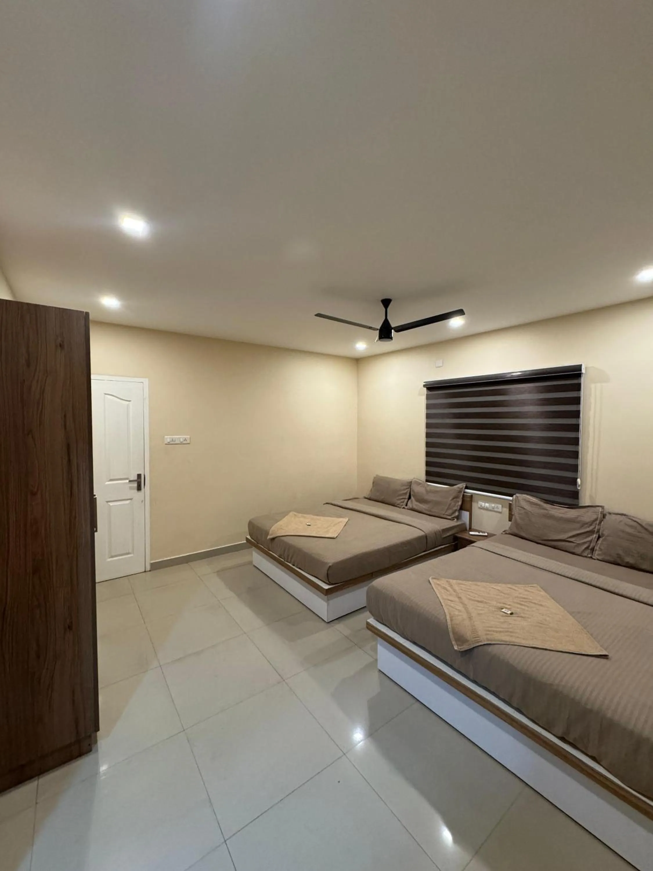 Bed in Heres Haut Residency