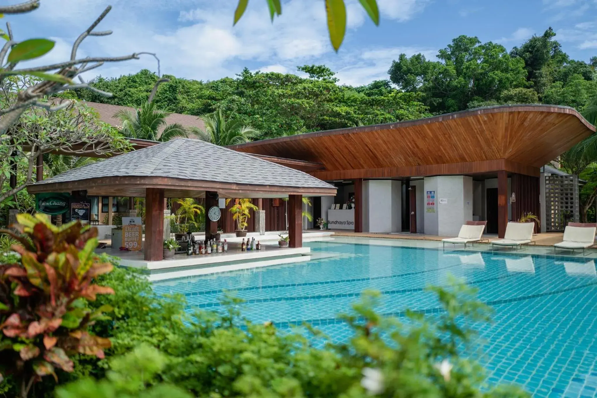 Swimming pool in Bundhaya Villas Swimming pool in Bundhaya Villas