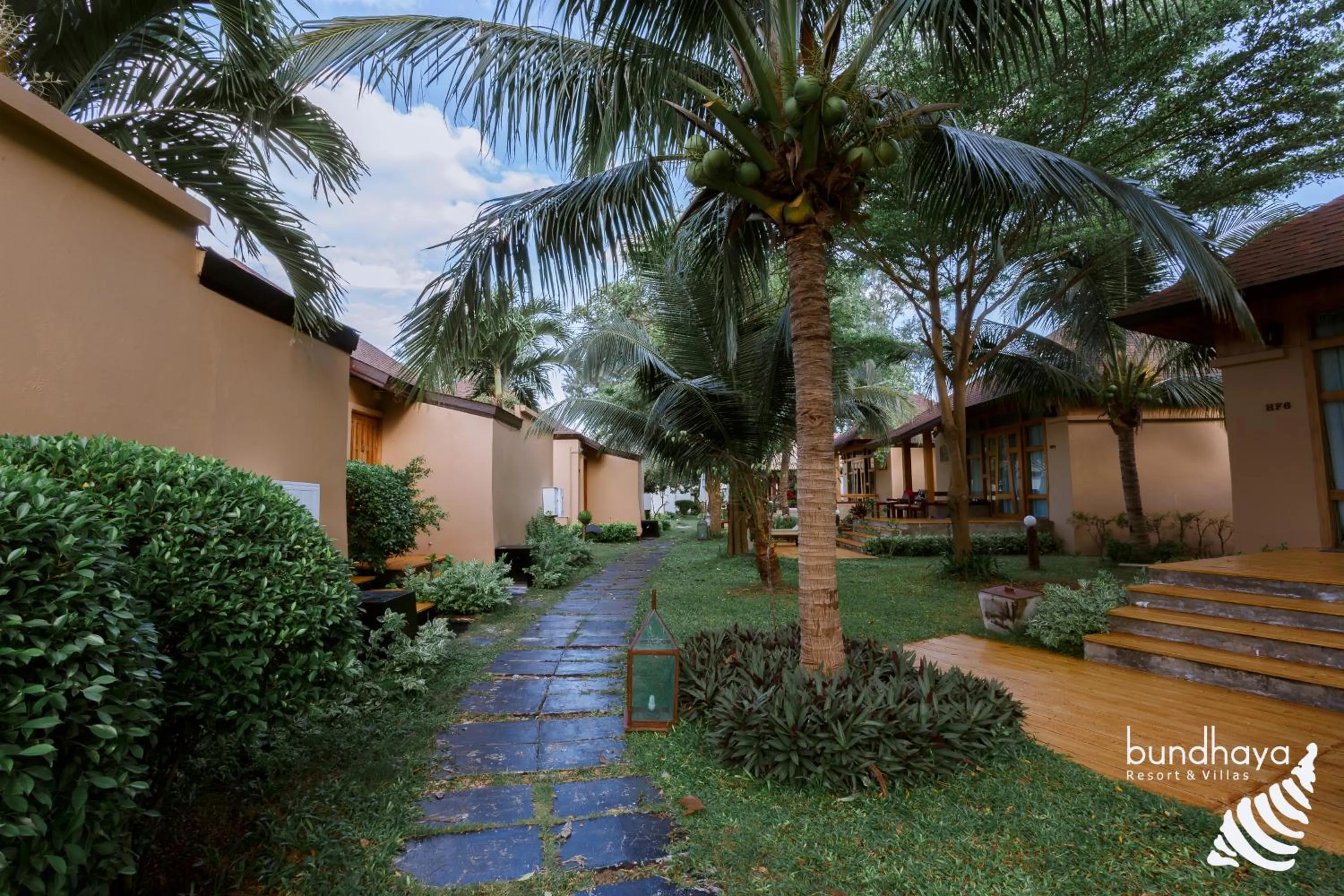 Garden in Bundhaya Villas