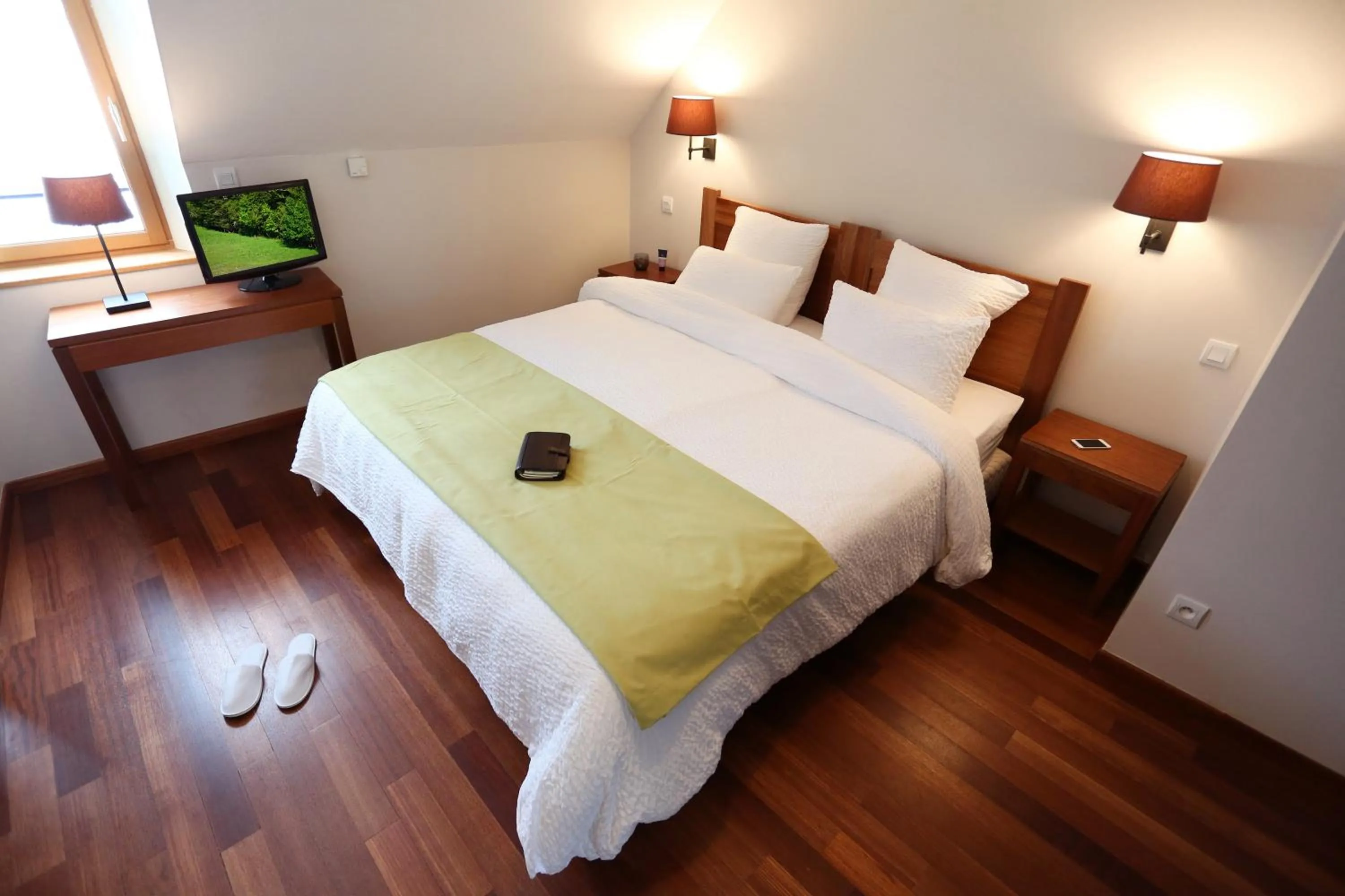 Photo of the whole room, Bed in Val Lachard